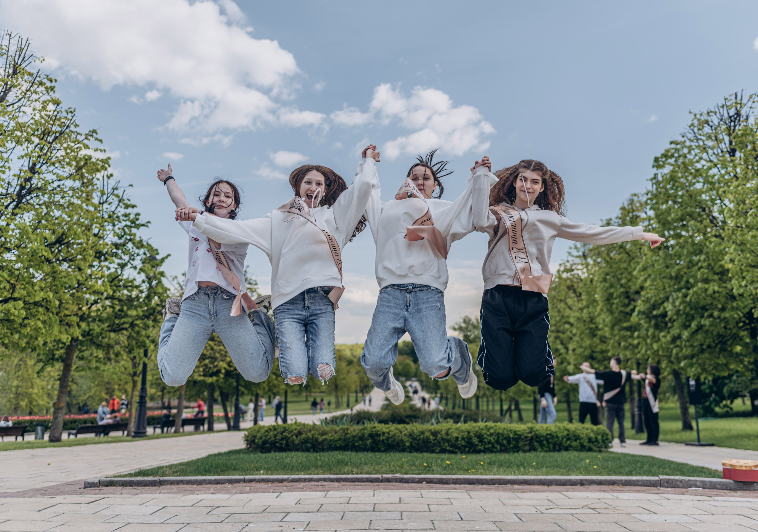 Выпускной альбом с душой — фотосессия, ретушь и дизайн в Москве. MILATE — выпускные альбомы, фотосессии и видео в Москве