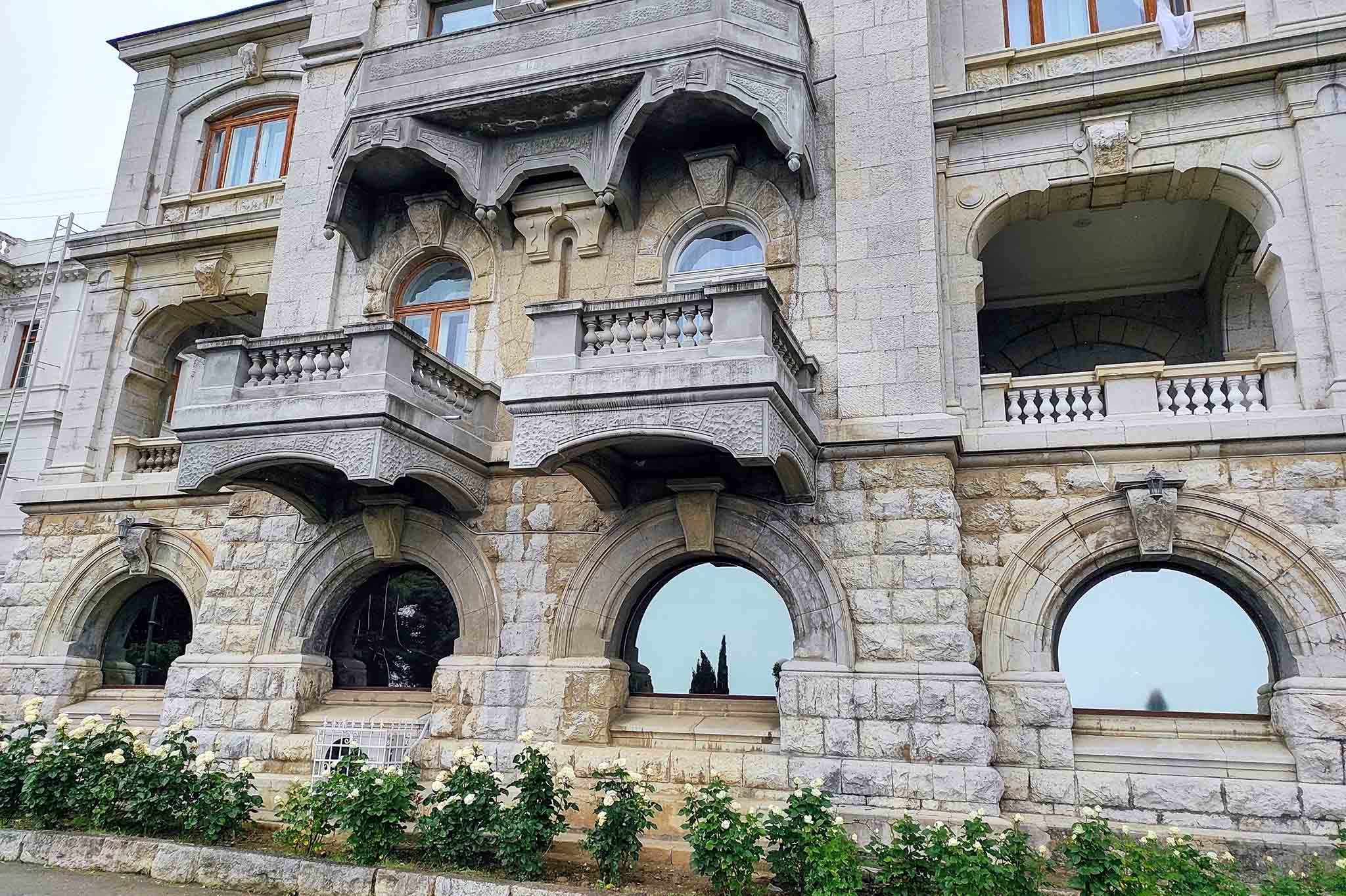 Локации для фотосессии в Ялте. Профессиональная фотосъемка в Крыму. Натуральные эмоции и живые кадры. Забронируйте дату прямо сейчас!