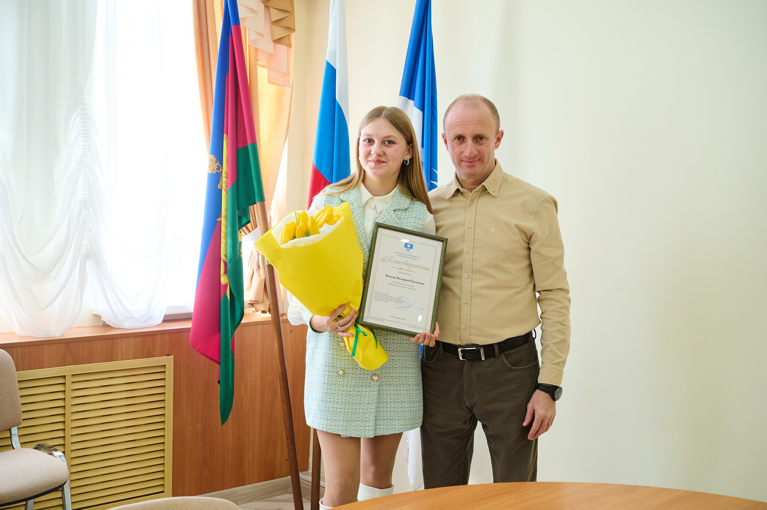 Поздравления девочкам Кабардинки от Главы округа Кялова Г.Е. Жизнь курорта Кабардинка в фотографиях