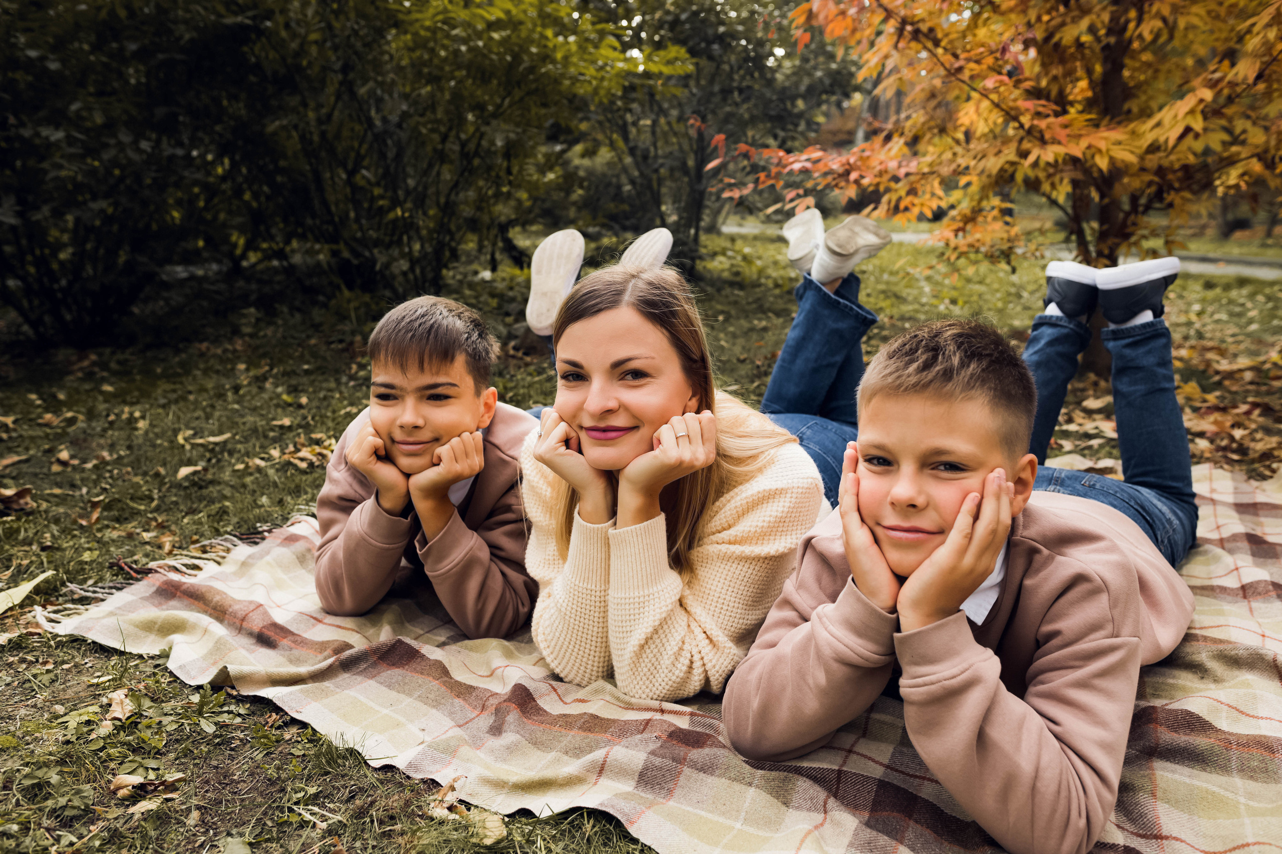 Семейная фотоссесия в парке. Семейный и портретный фотограф во Владивостоке
