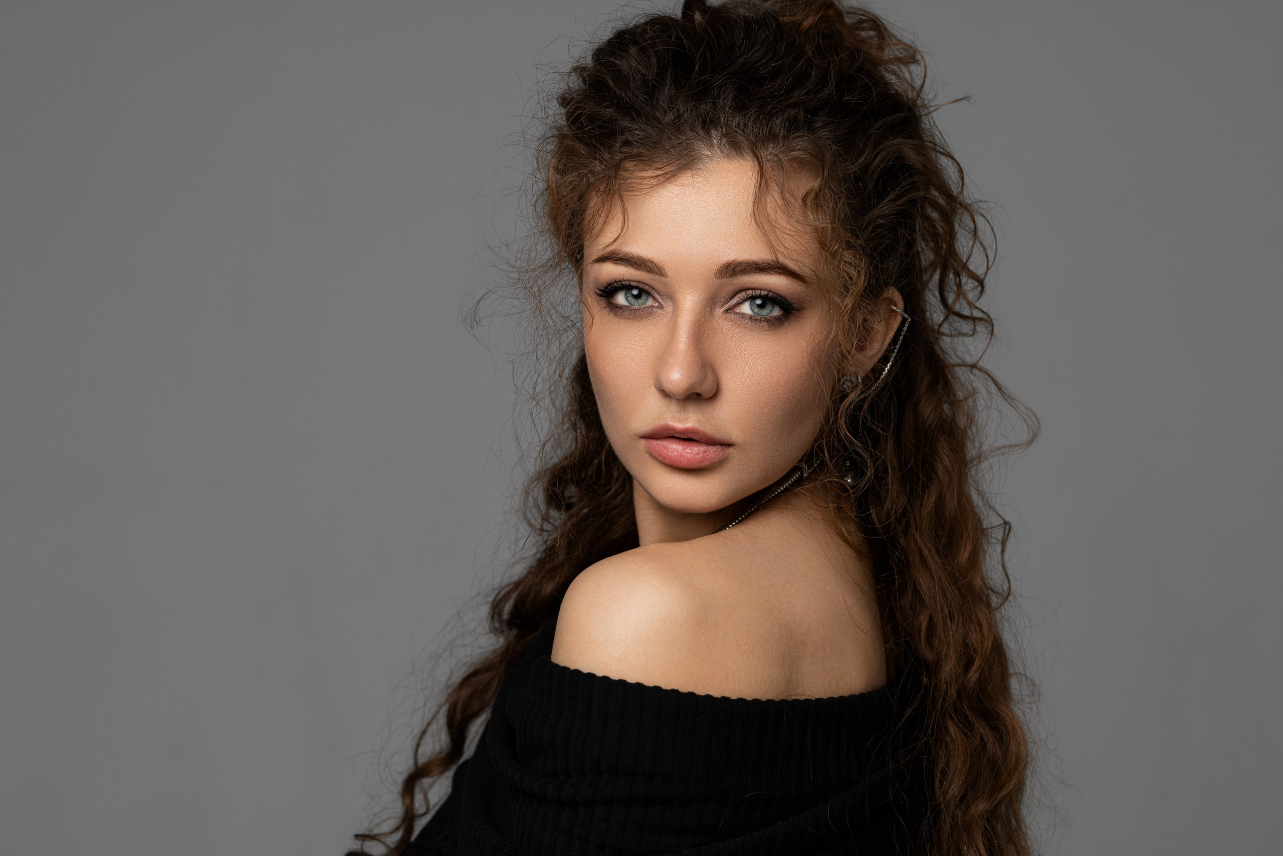 Студийная съемка на циклораме с испульсным светом с Дианой для «себя». Дмитрий Шульгин, портретный фотограф в Воронеже