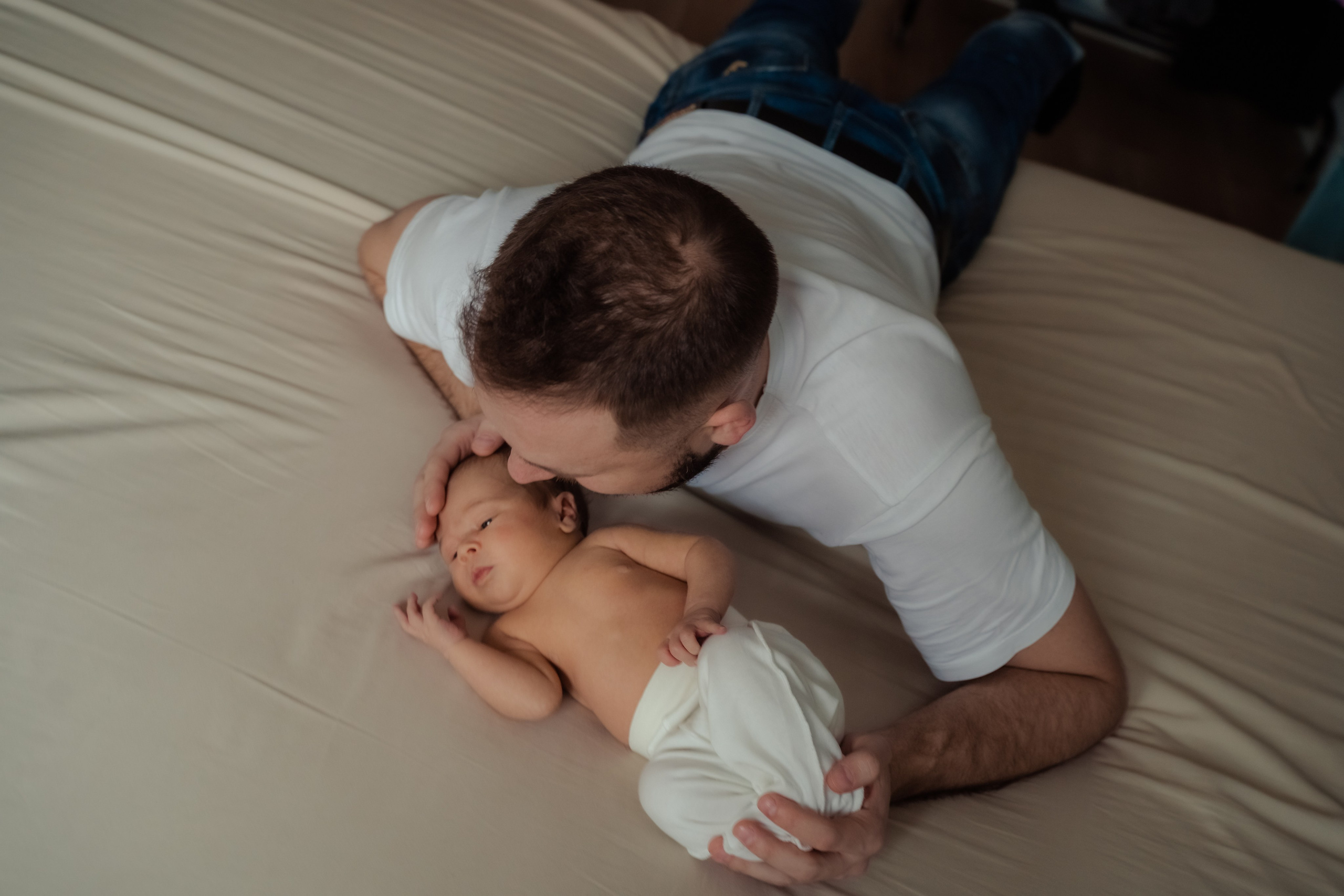 Фотосъемка новорожденного в минималистичном стиле