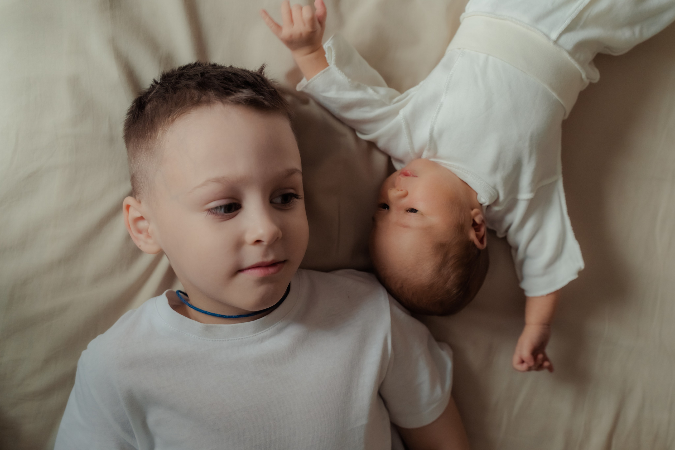 Фотосъемка новорожденного в минималистичном стиле