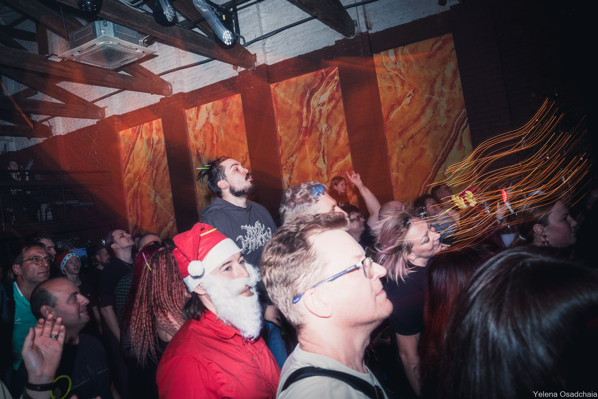 Новый год со старыми друзьями. Елена Осадчая — фотографирую музыку на сцене и в жизни