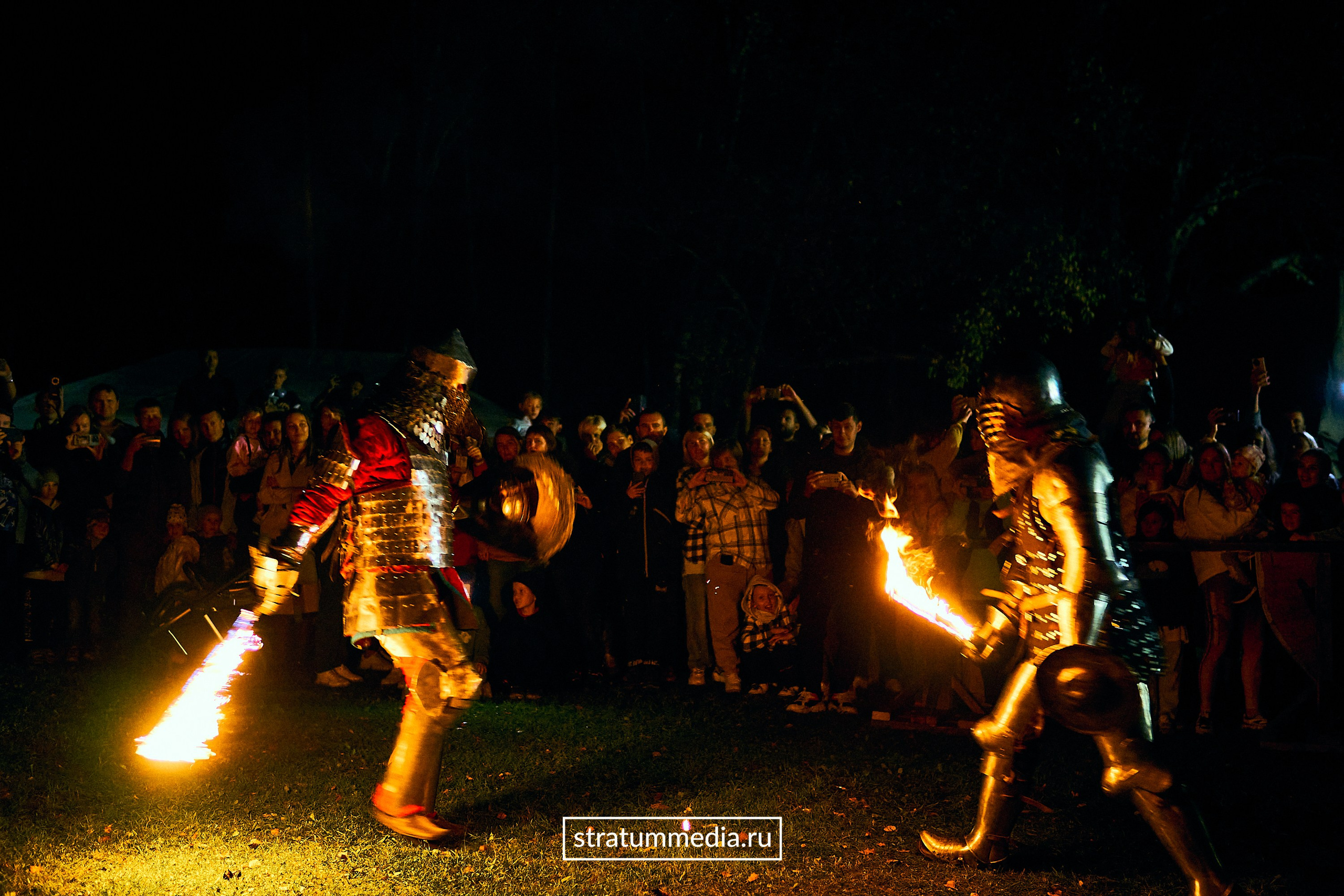 Fire Show at Park. Stratum Media — Фото-Видео Съемки