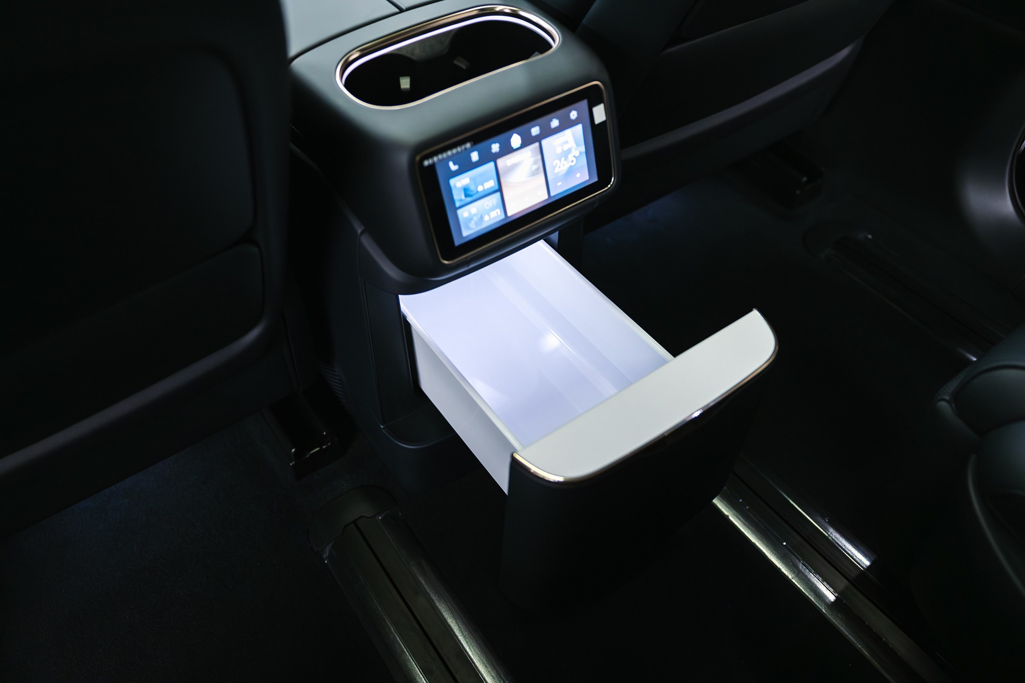 Lynk & Co 900 Ultra 2,0hyb 4WD AT (734 л. с.). Автосалон «Х-Авто»