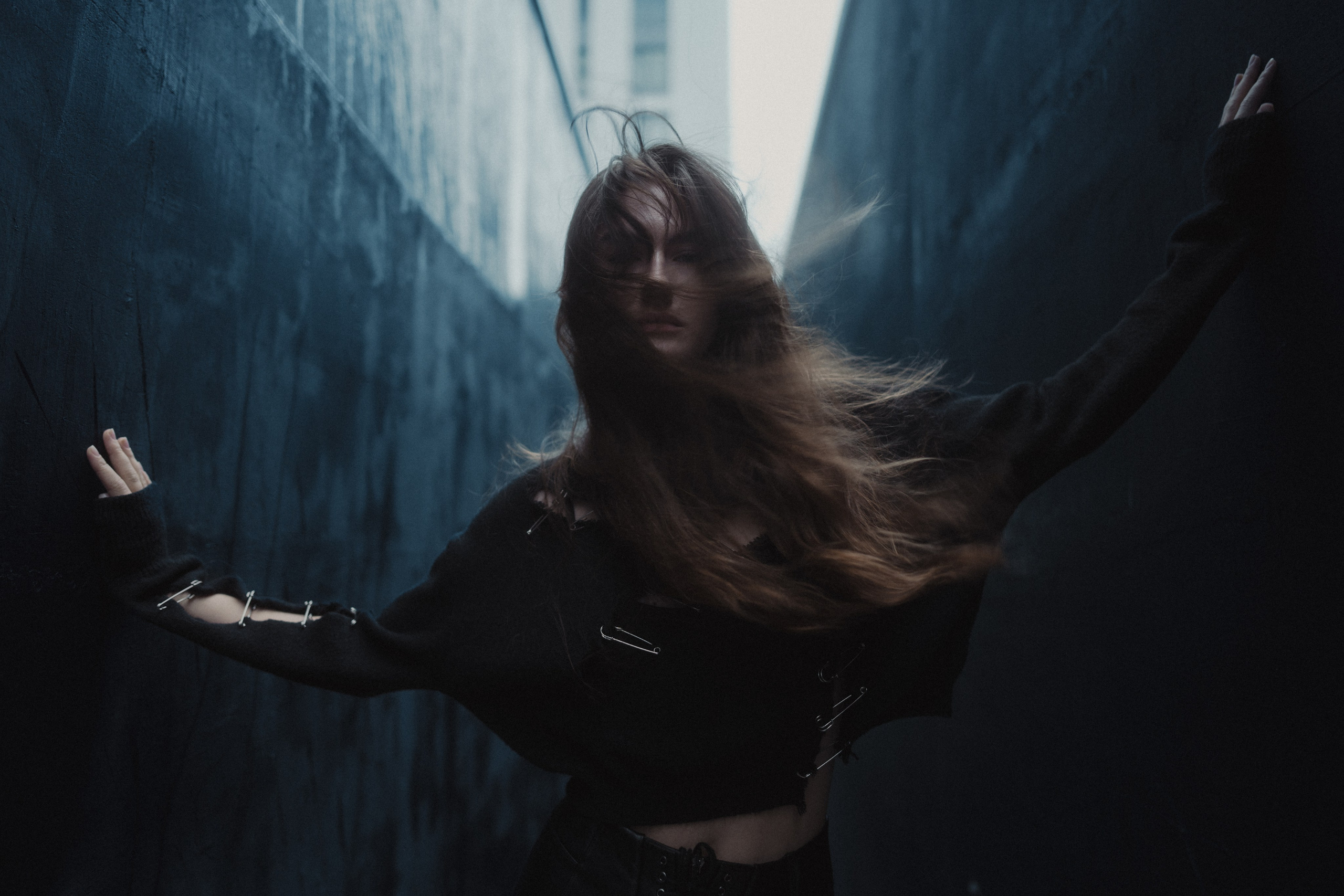 Female street photoshoot in Moscow by Anton Avanzato
