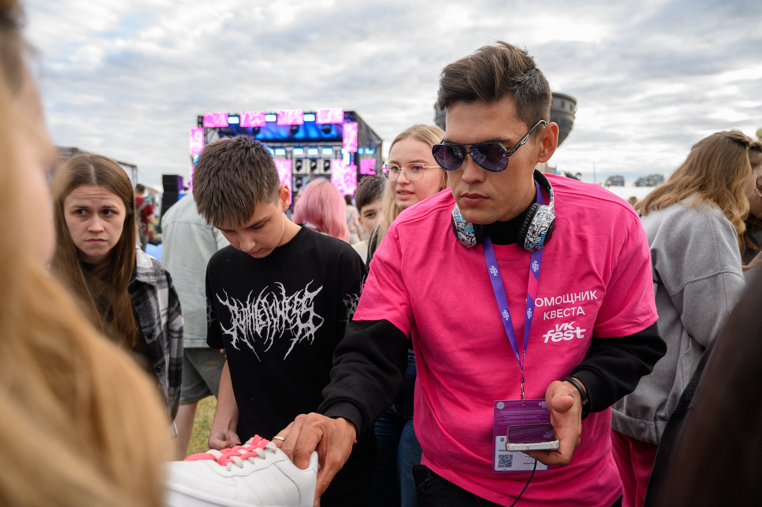 Помощники на квесте фестиваля VK Fest в Казани. Автор фото репортажный фотограф Алексей Клейменов
