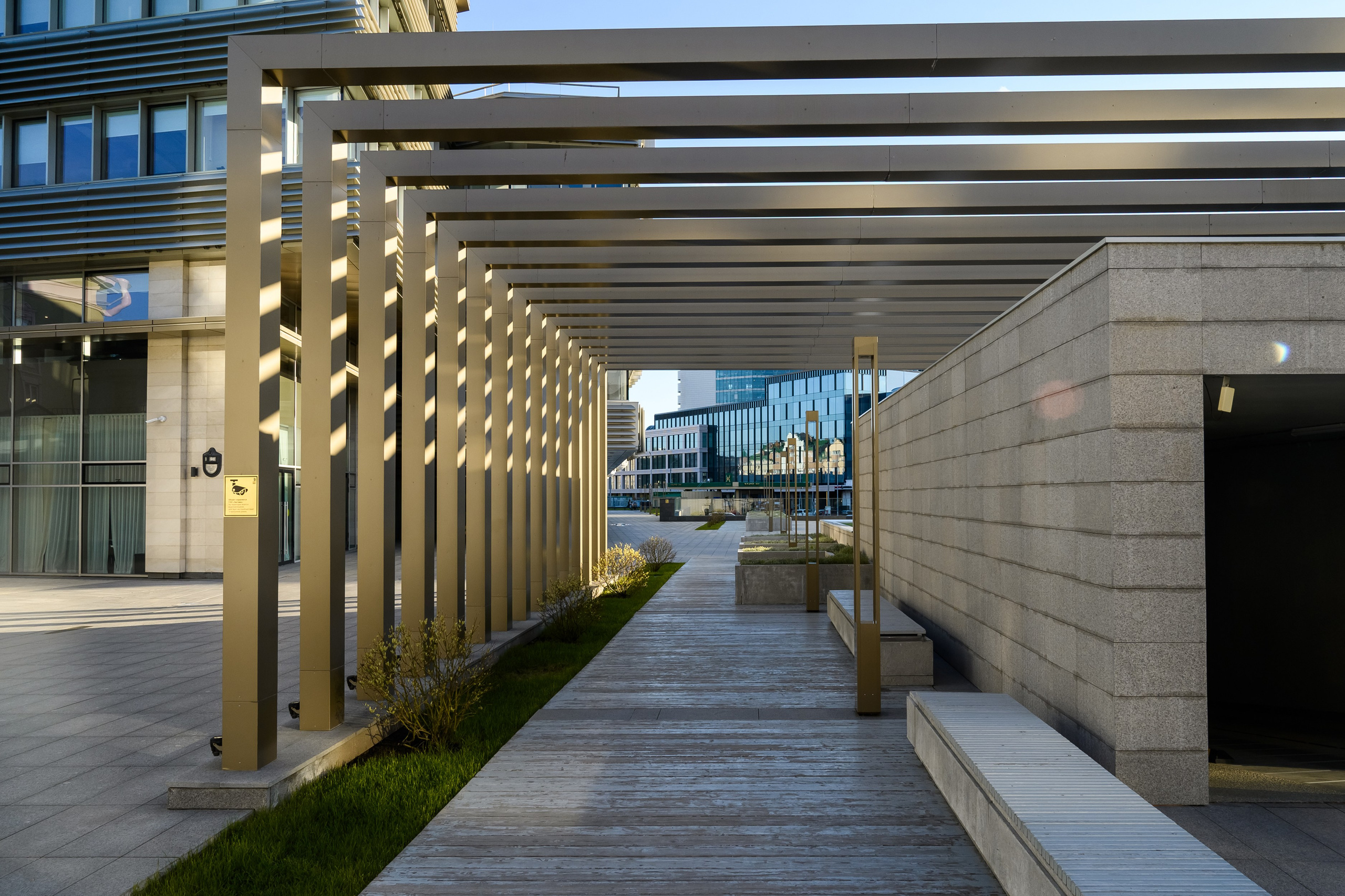 Строгая симметрия в архитектуре БЦ URBAN