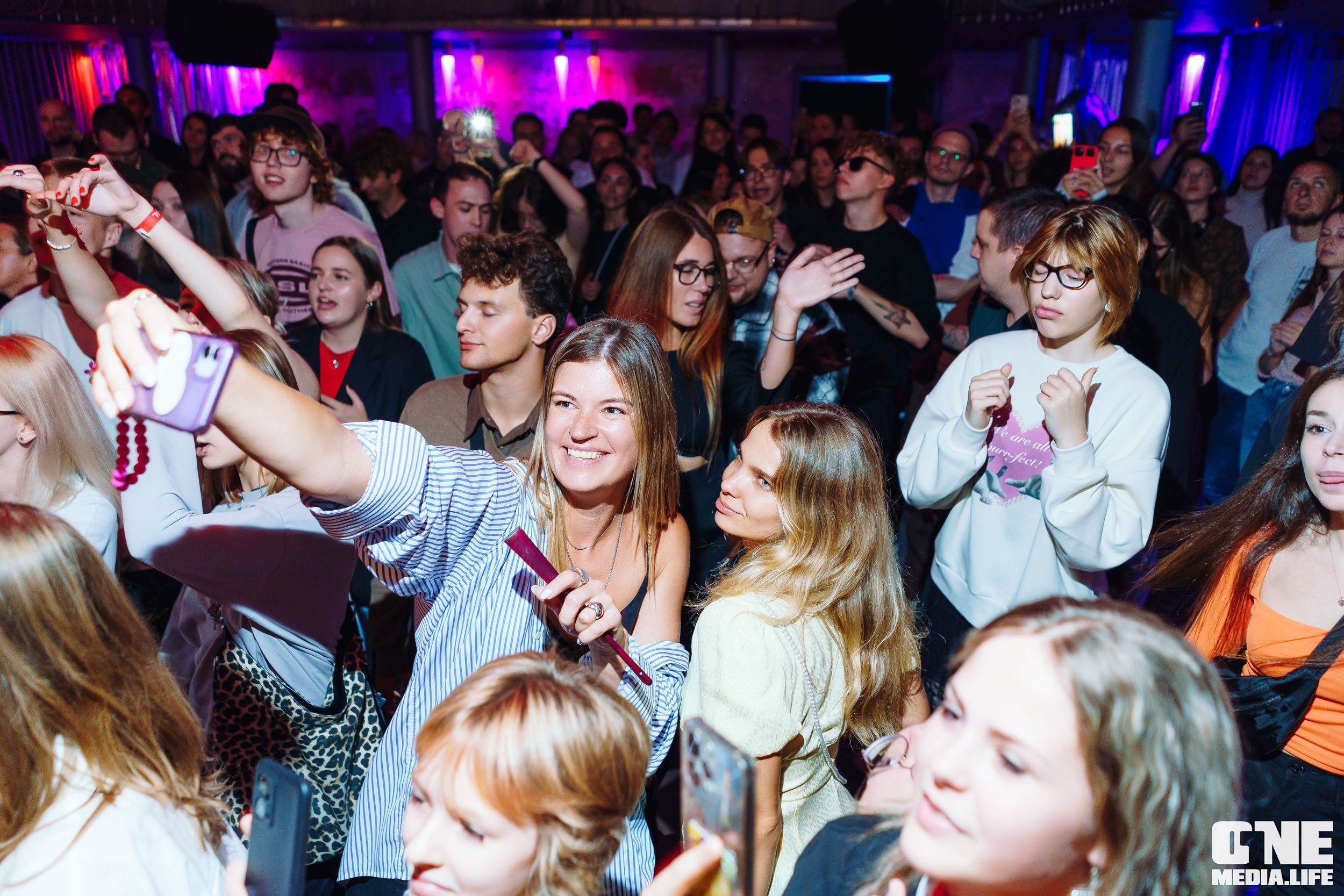 Фоторепортаж из клуба UNIVERSAL. One Media Life: фоторепортажи, фотоотчеты с мероприятий и заведений