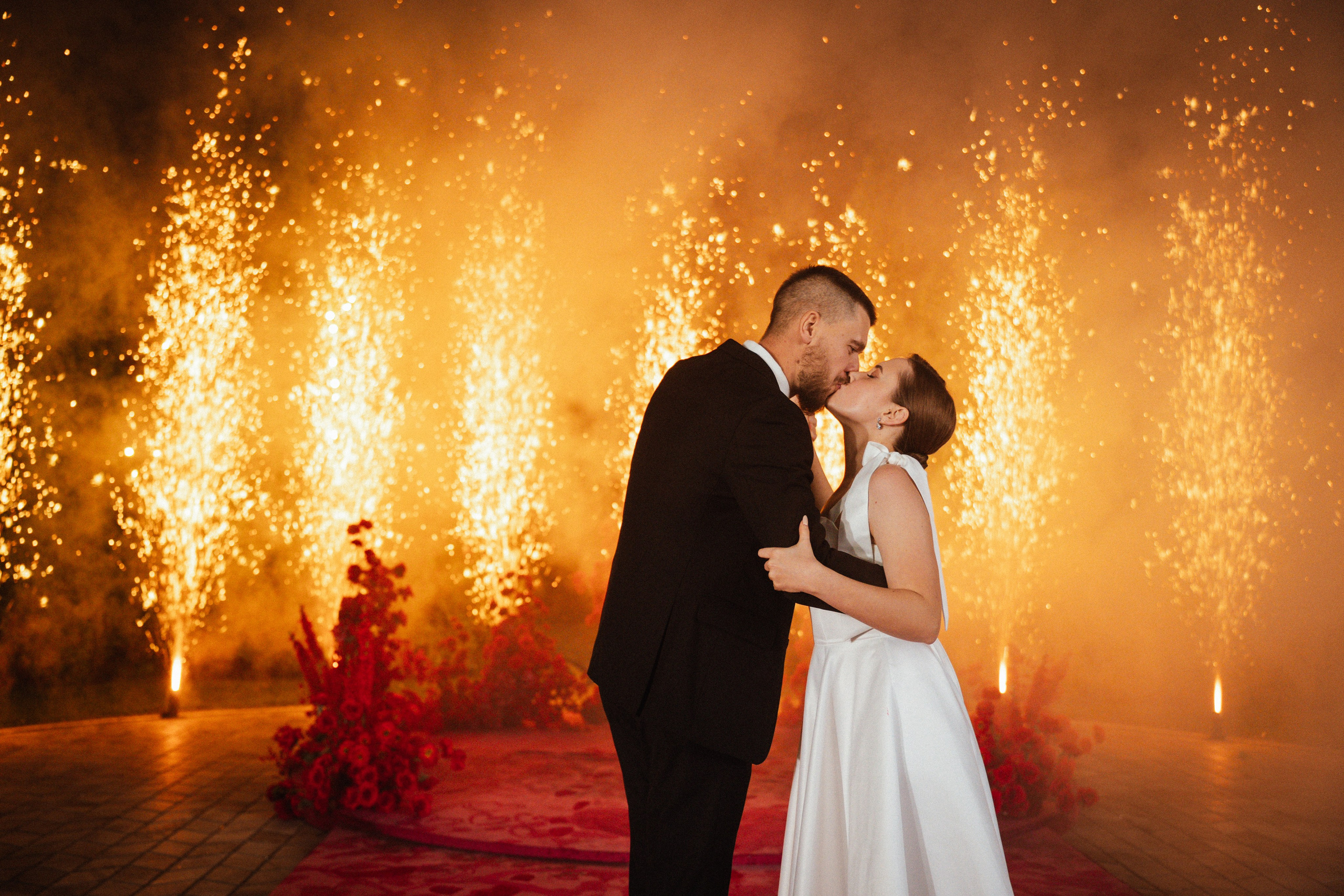 Красивый финал свадьбы и фейерверк