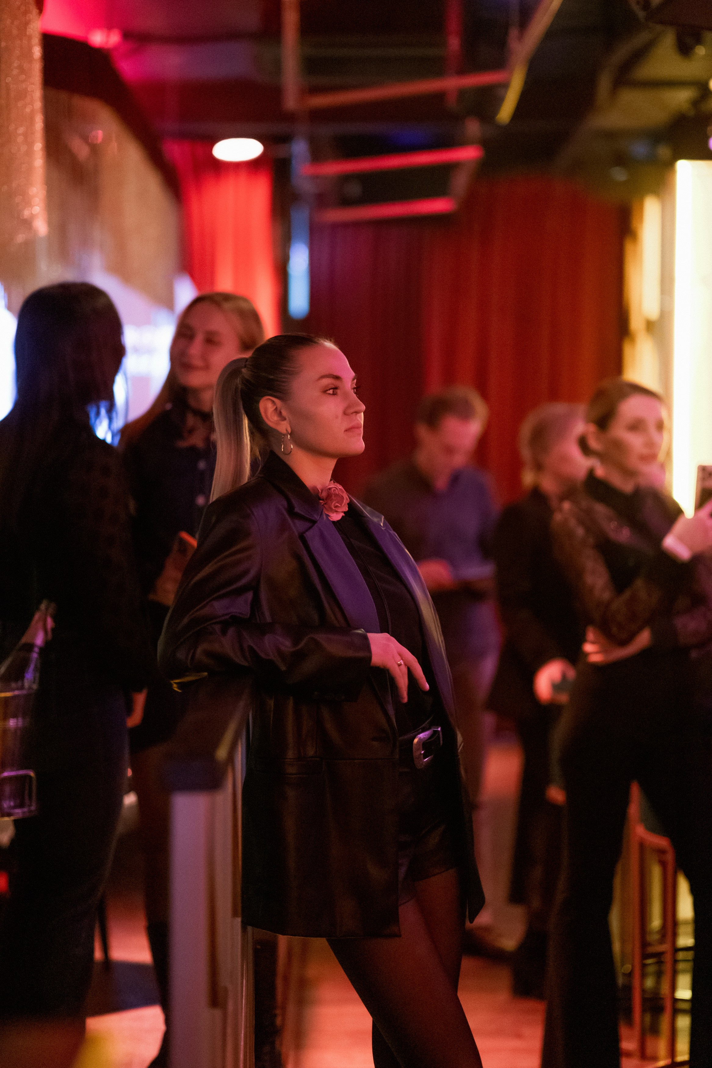 YANA URBAN: сольный концерт в «Анжелика Wineroom». СВОИ. ФОТООТЧЕТЫ-СОБЫТИЯ-МЕСТА