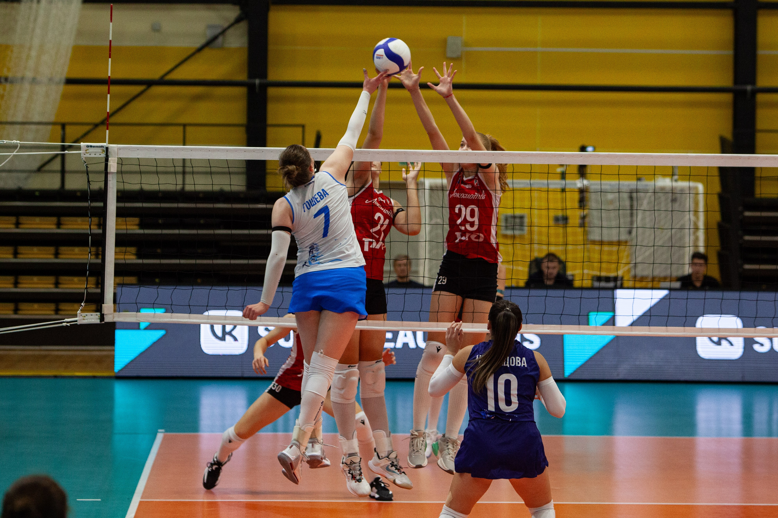 Один день из тура чемпионата России по волейболу. Кутузов Евгений Фотограф в Южно-Сахалинске