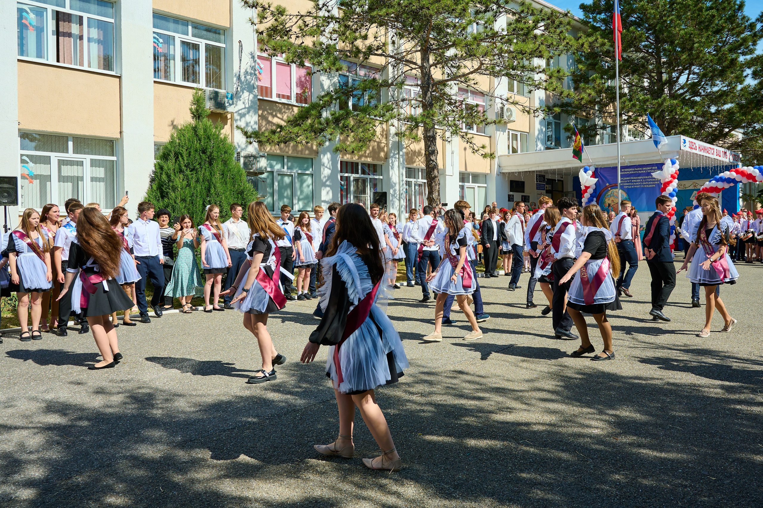 Последний звонок 2025. Жизнь курорта Кабардинка в фотографиях