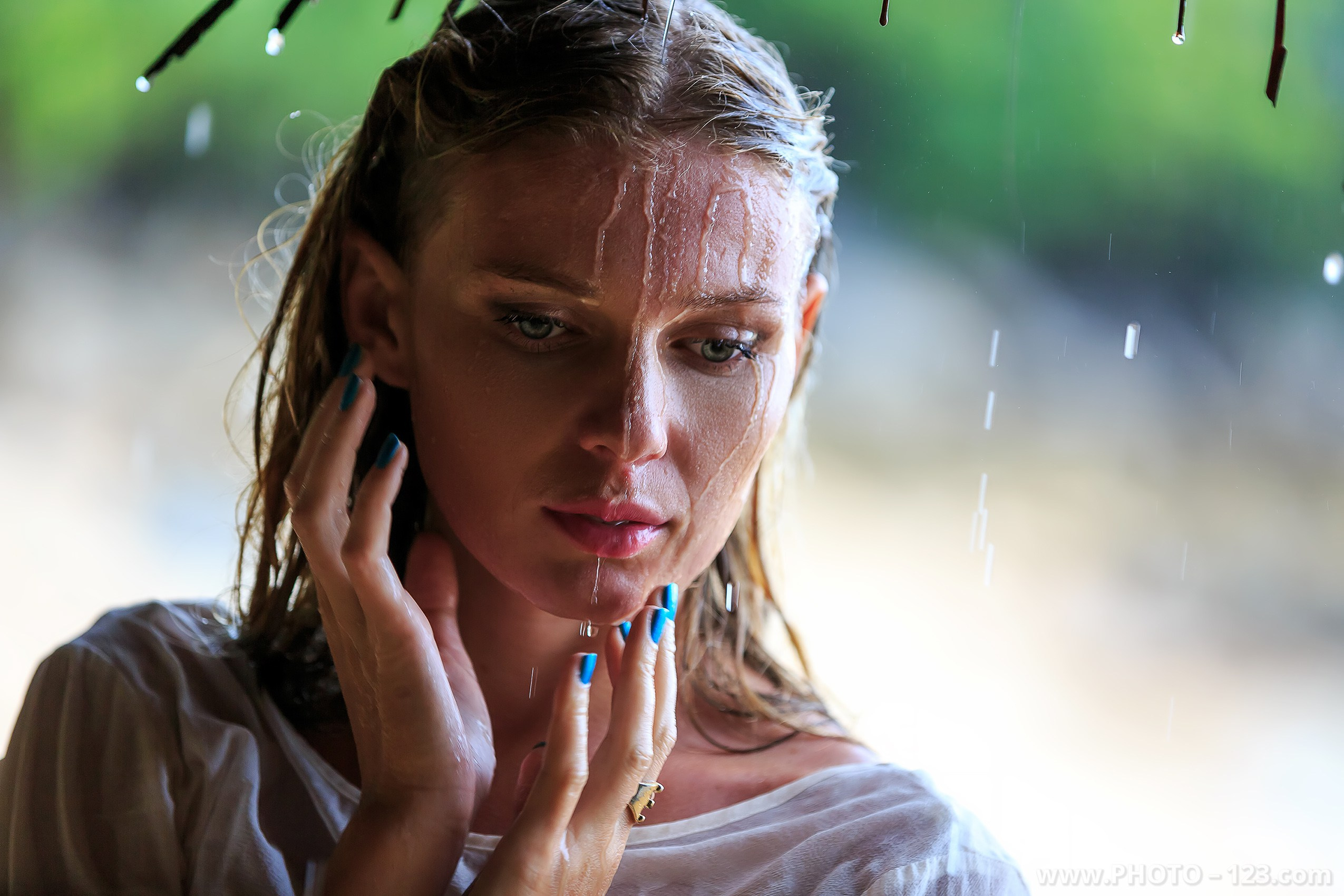 Atmospheric Rainy Day Portraits | Nha Trang Photographer