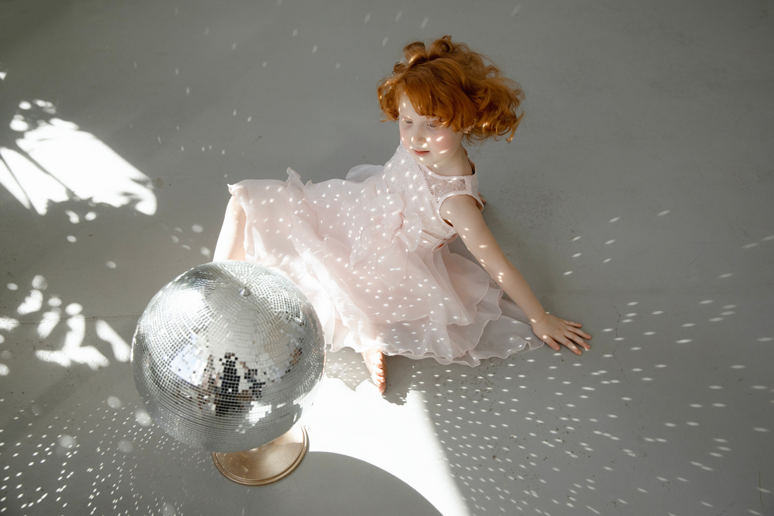 Съемка Софа и дискошар в студии. Фотограф новорожденных, детский фотограф Москва.Семейная съемка Москва. Семенова Анна