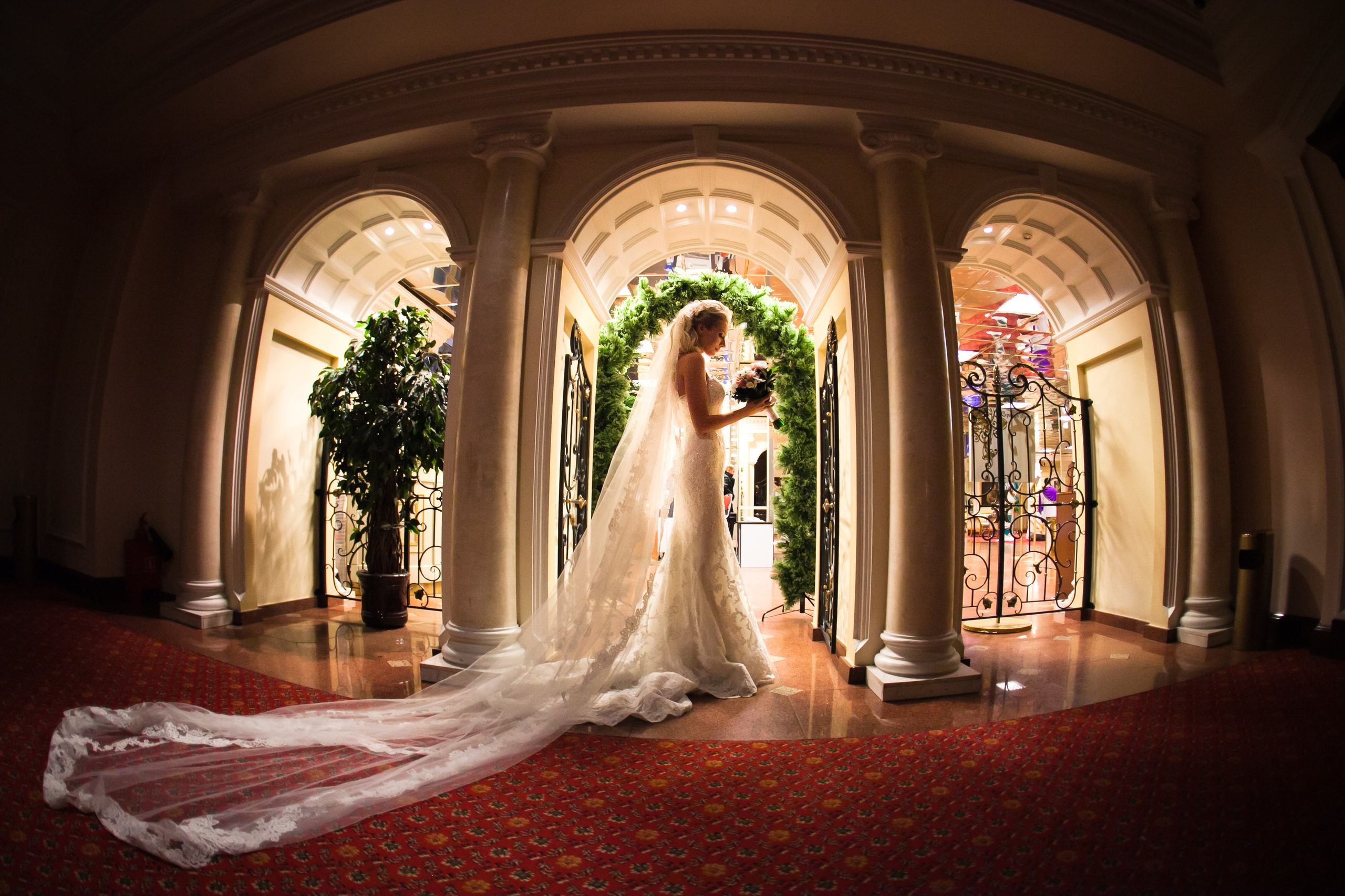 Свадебный фотограф и видеограф Павел Коротков. Эмоции фото и энергия видео, два в одном - вот моё кредо. Свадебный фотограф и видеограф в Москве и области. Выгодное предложение — два в одном