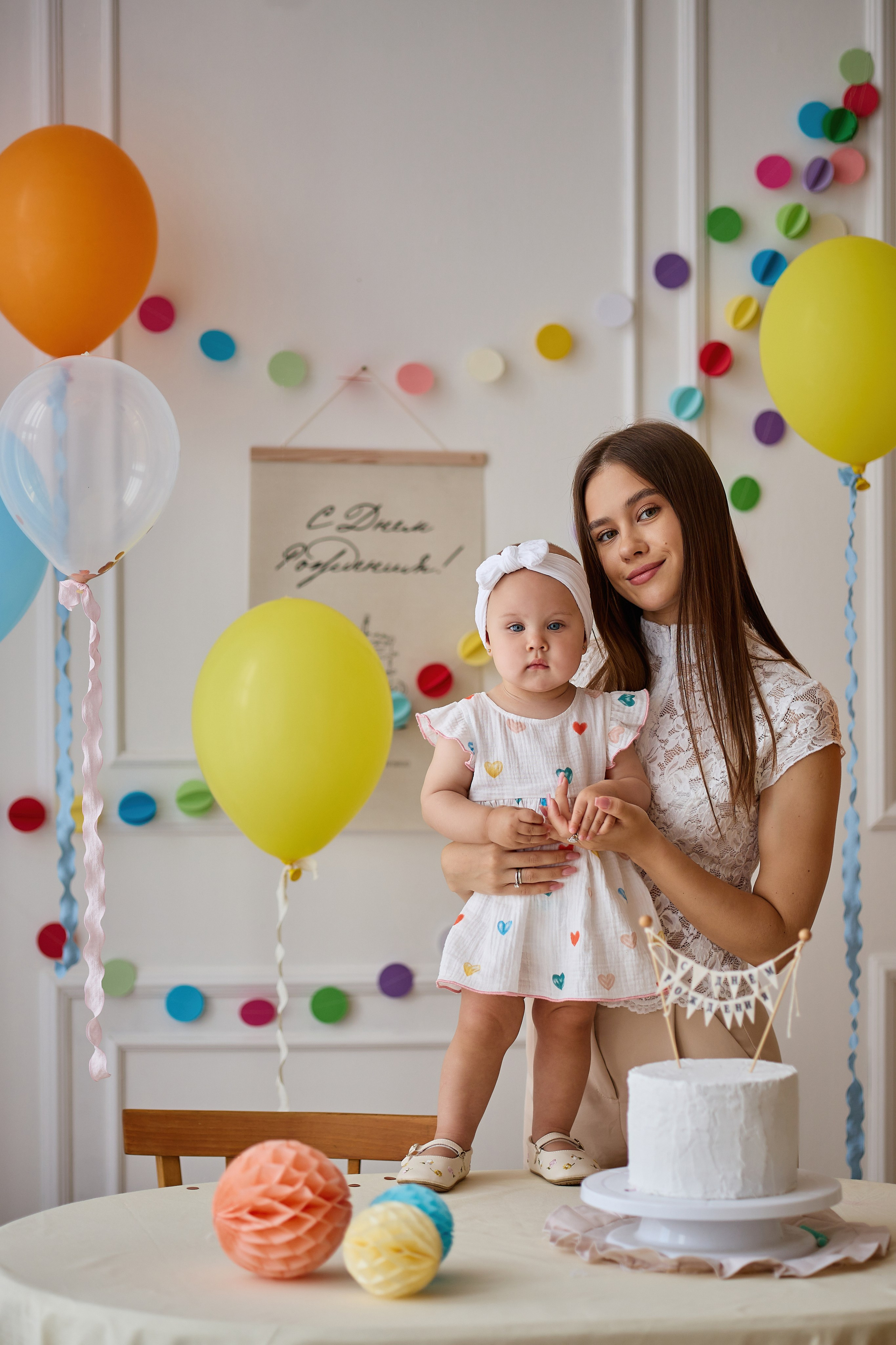Фотосессия на первый день рождения от 1 года до 5 лет в Краснодаре. Фотостудия Roomy в Краснодаре | Семейные и детские съёмки дней рождения от 1 до 5 лет, аренда зала фотостудии