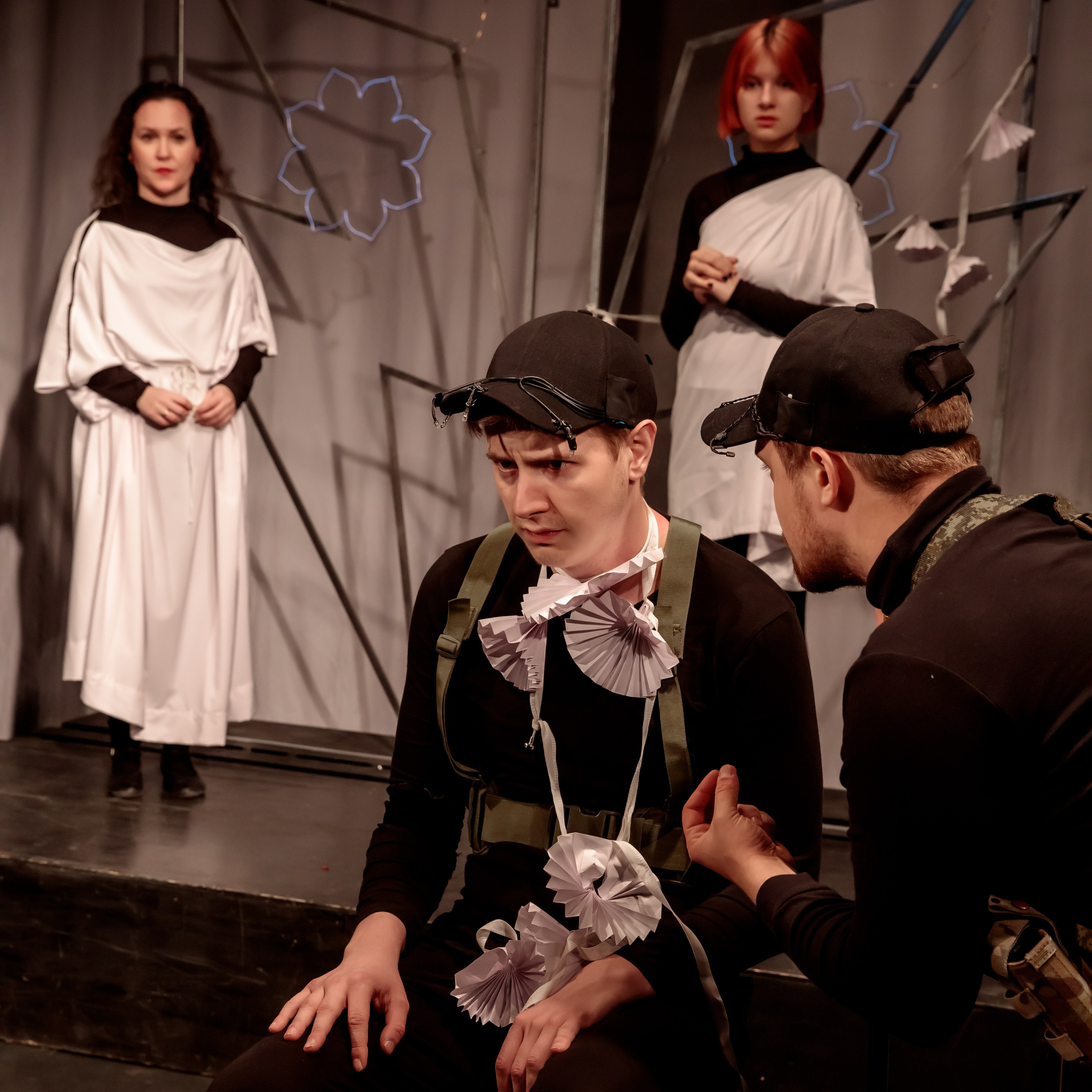 Смотри наверх!. Санкт-Петербургский драматический театр «Палитра»