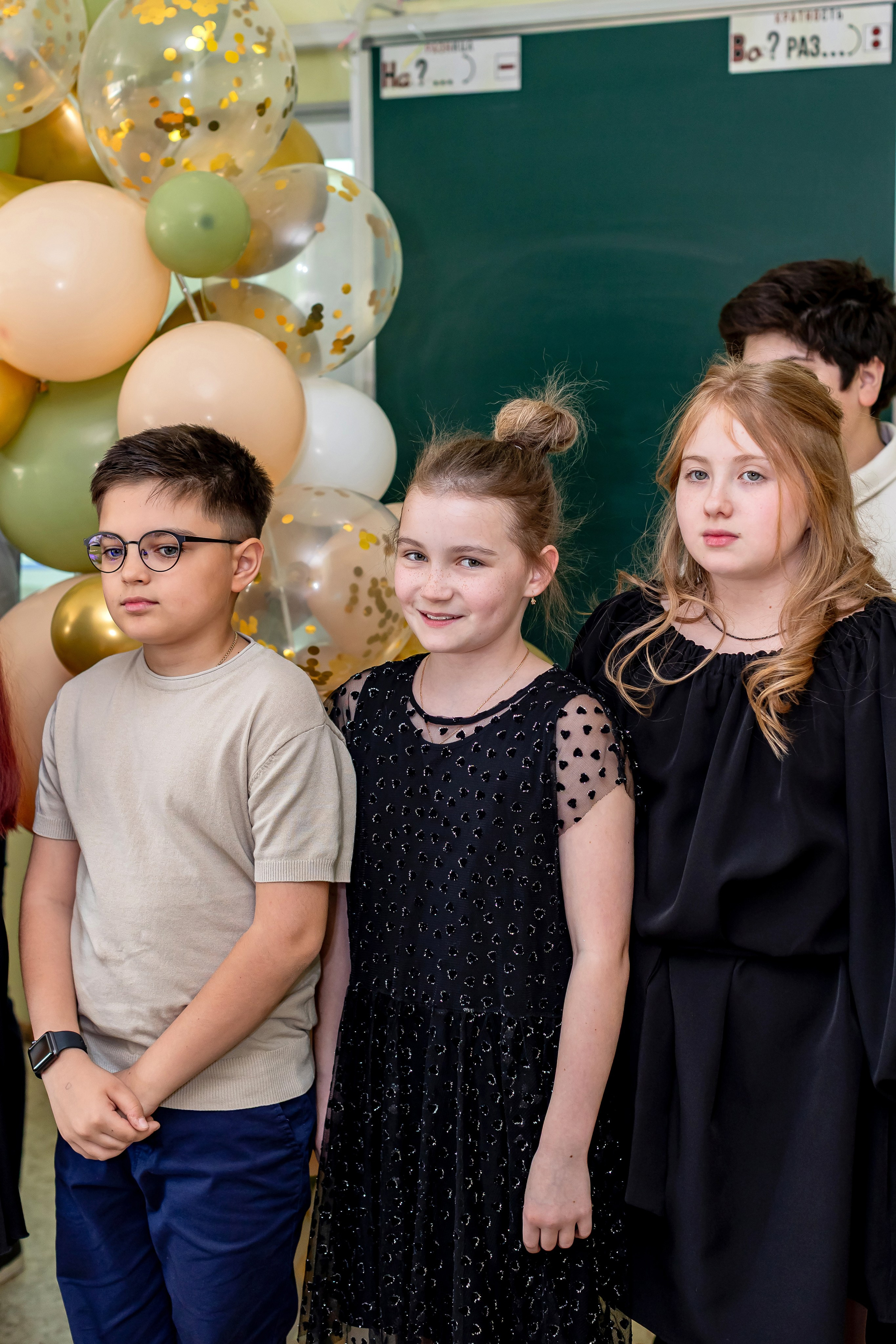Выпускной в начальной школе в классе. Фотограф и видеограф Москва. Свадебный фотограф, видеограф. Выпускные альбомы. Оживающие альбомы