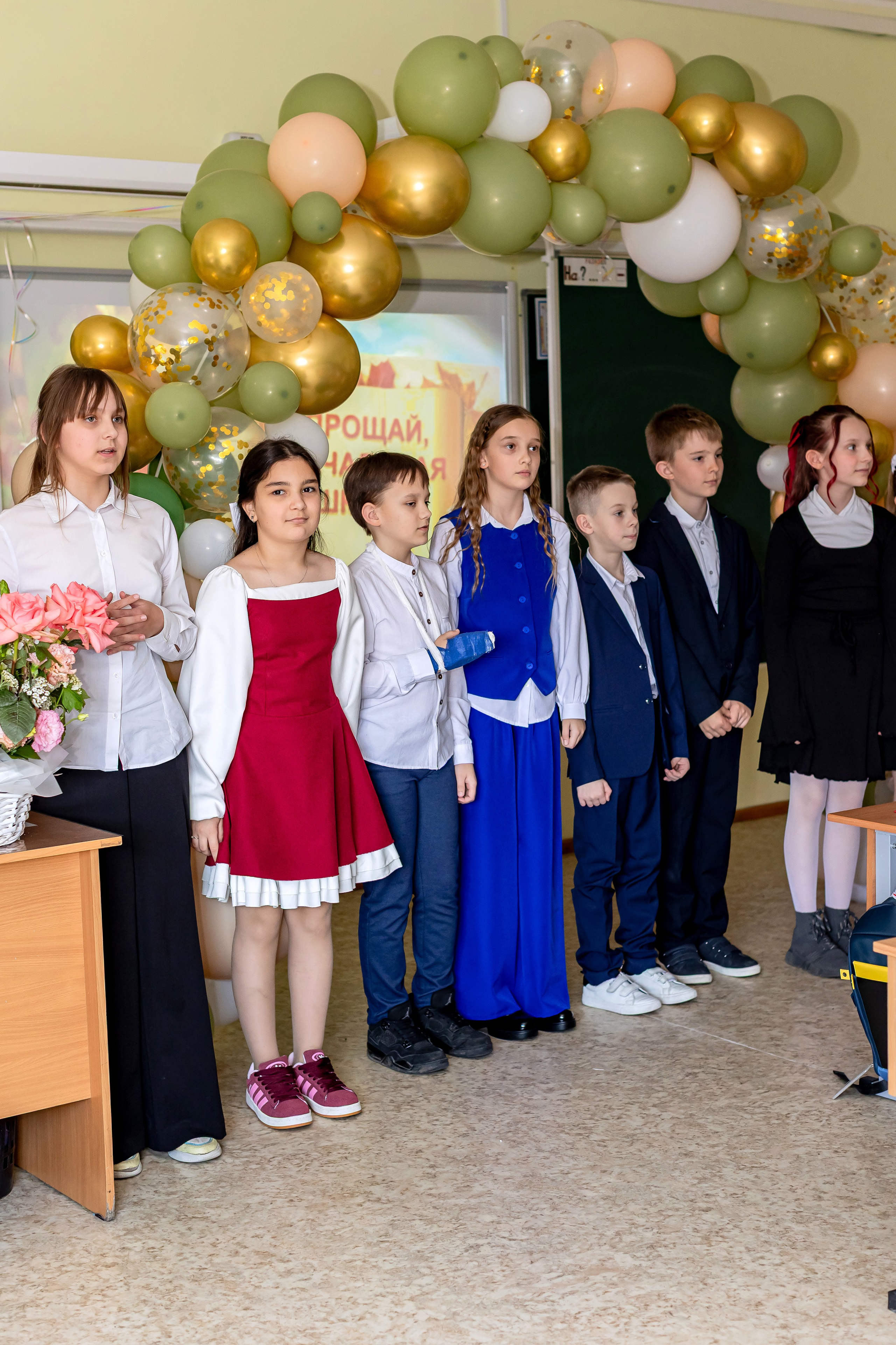 Выпускной в начальной школе в классе. Фотограф и видеограф Москва. Свадебный фотограф, видеограф. Выпускные альбомы. Оживающие альбомы