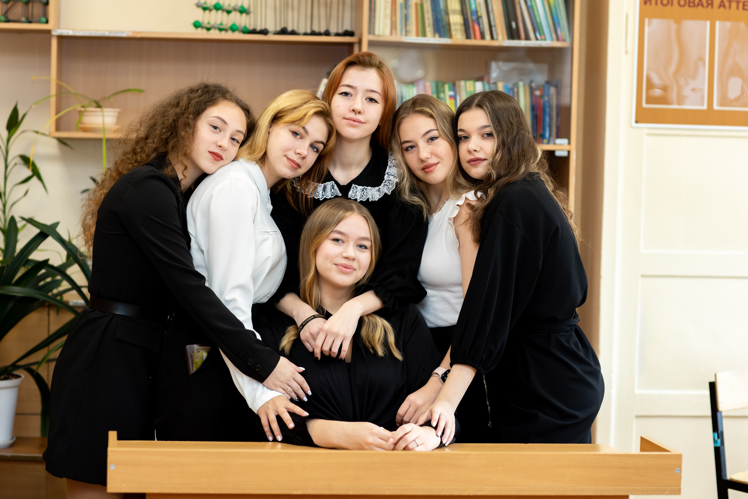 9 и 11 классы (КНИГИ) 3600р. Фотограф Алёна Финашова