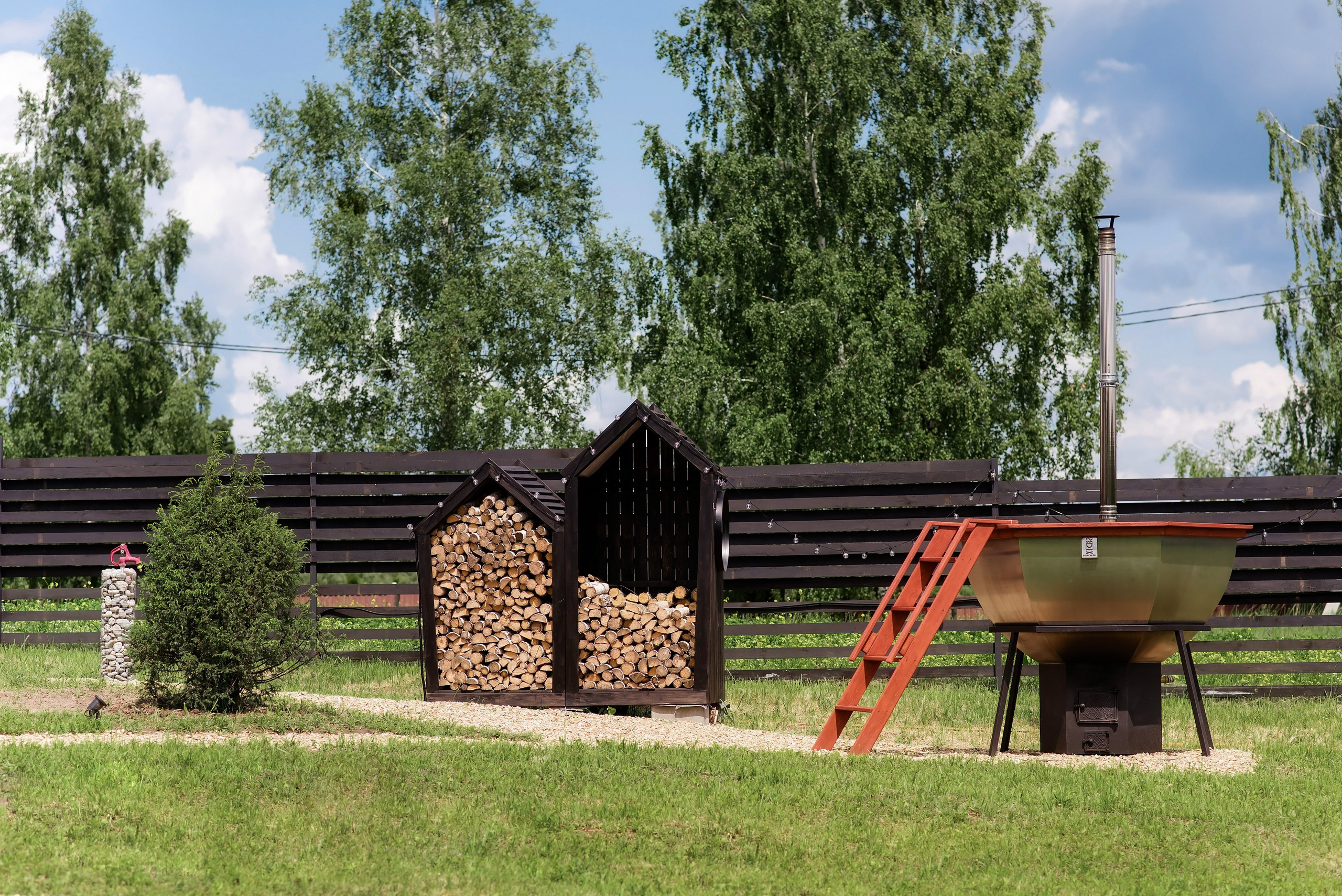 Глэмпинг. Аренда дома для отдыха в Брянске. Банный чан, зона BBQ. Дом на озере в Брянске. Отдых Брянск
