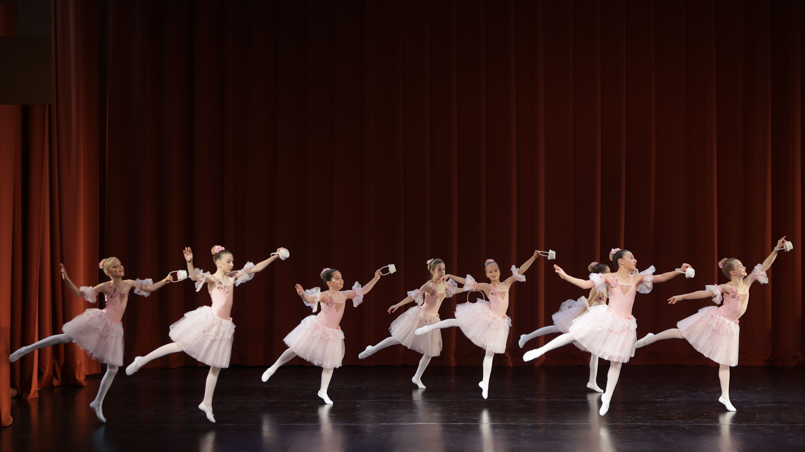 Фестиваль хореографического искусства «КУБОК ЛЕГЕНДЫ — 2025». Выпускные альбомы и школьный фотограф в Подольске, Троицке, Щербинке, Москве и Московской области