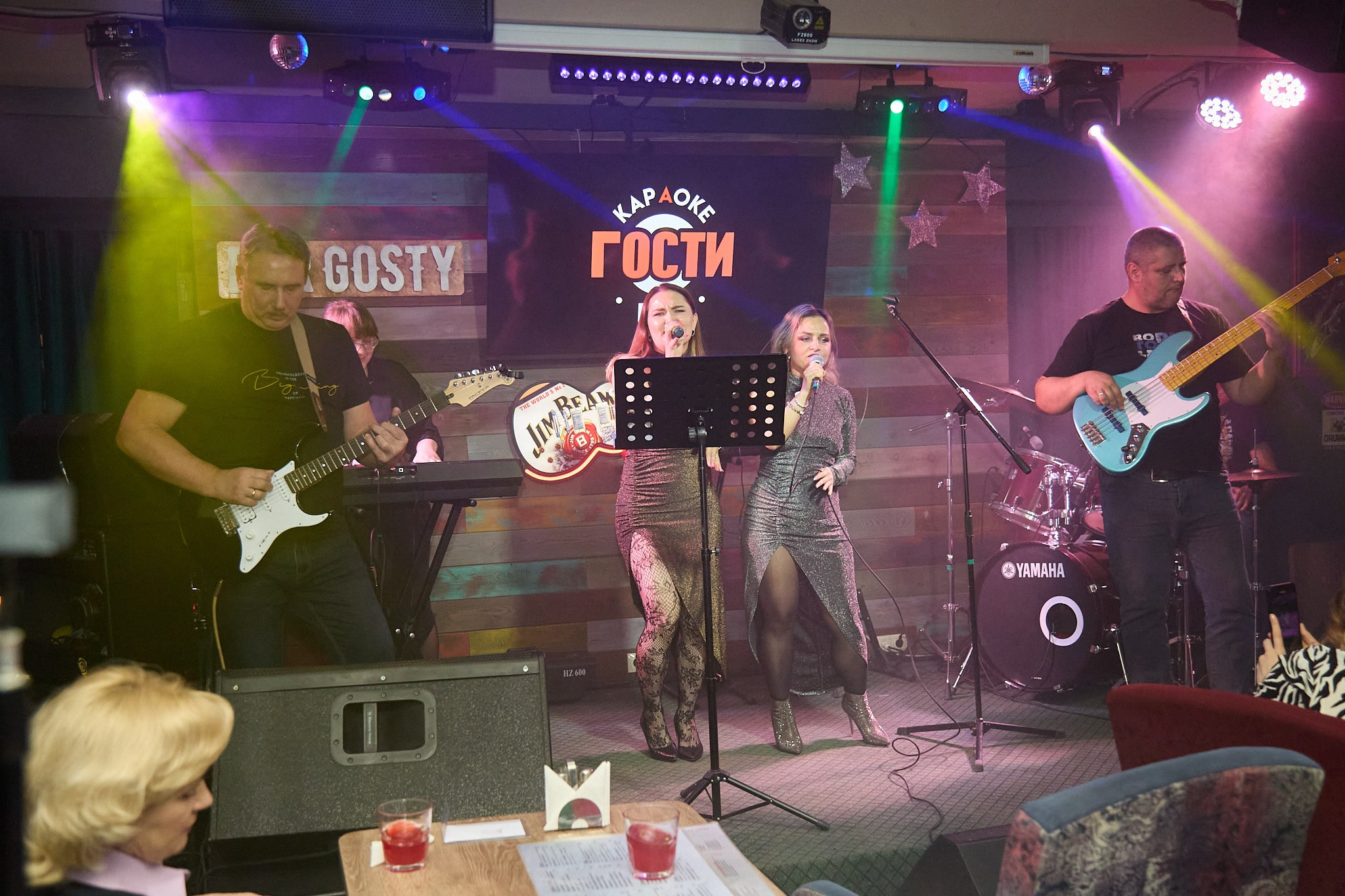 Концерт в баре «Гости». Фотограф Омск | Александр Вандеров