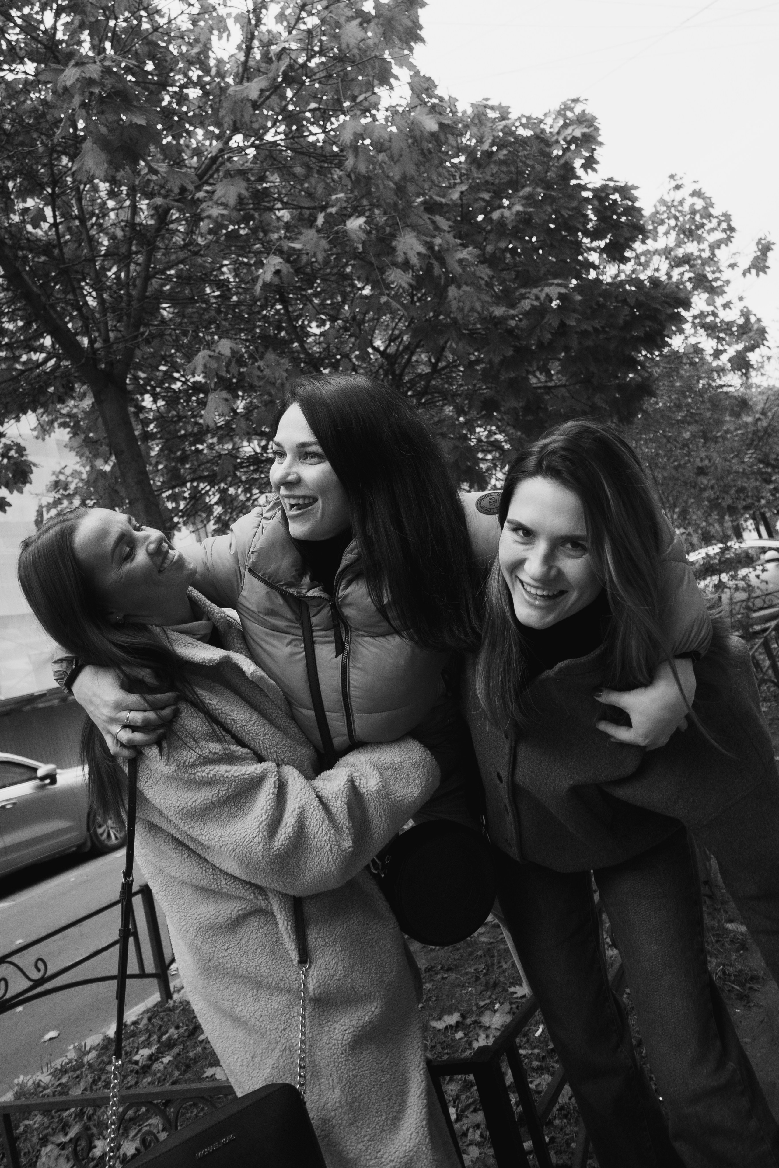 Уличная фотосессия трех подруг. Портретный и репортажный фотограф в Санкт-Петербурге | Валерия Кайряк