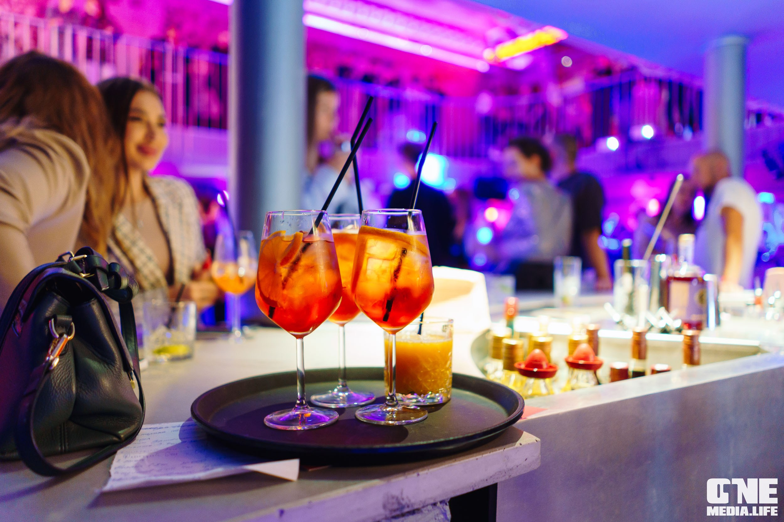 Фоторепортаж из клуба UNIVERSAL. One Media Life: фоторепортажи, фотоотчеты с мероприятий и заведений