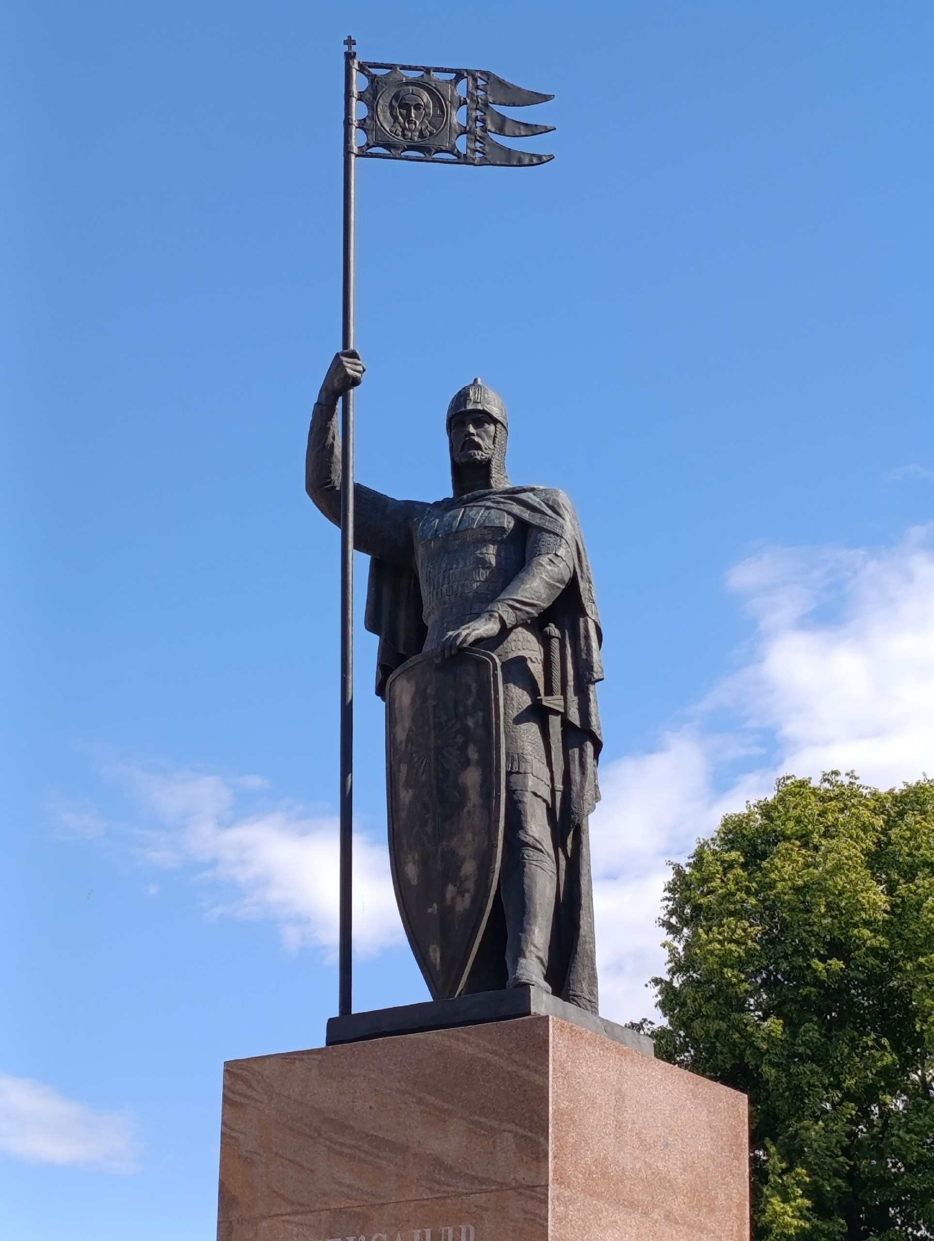 Памятник Александру Невскому, авторы скульптор И.И. Лукин и архитекторы В.В. Иванов и В.Н. Быков, г.Городец