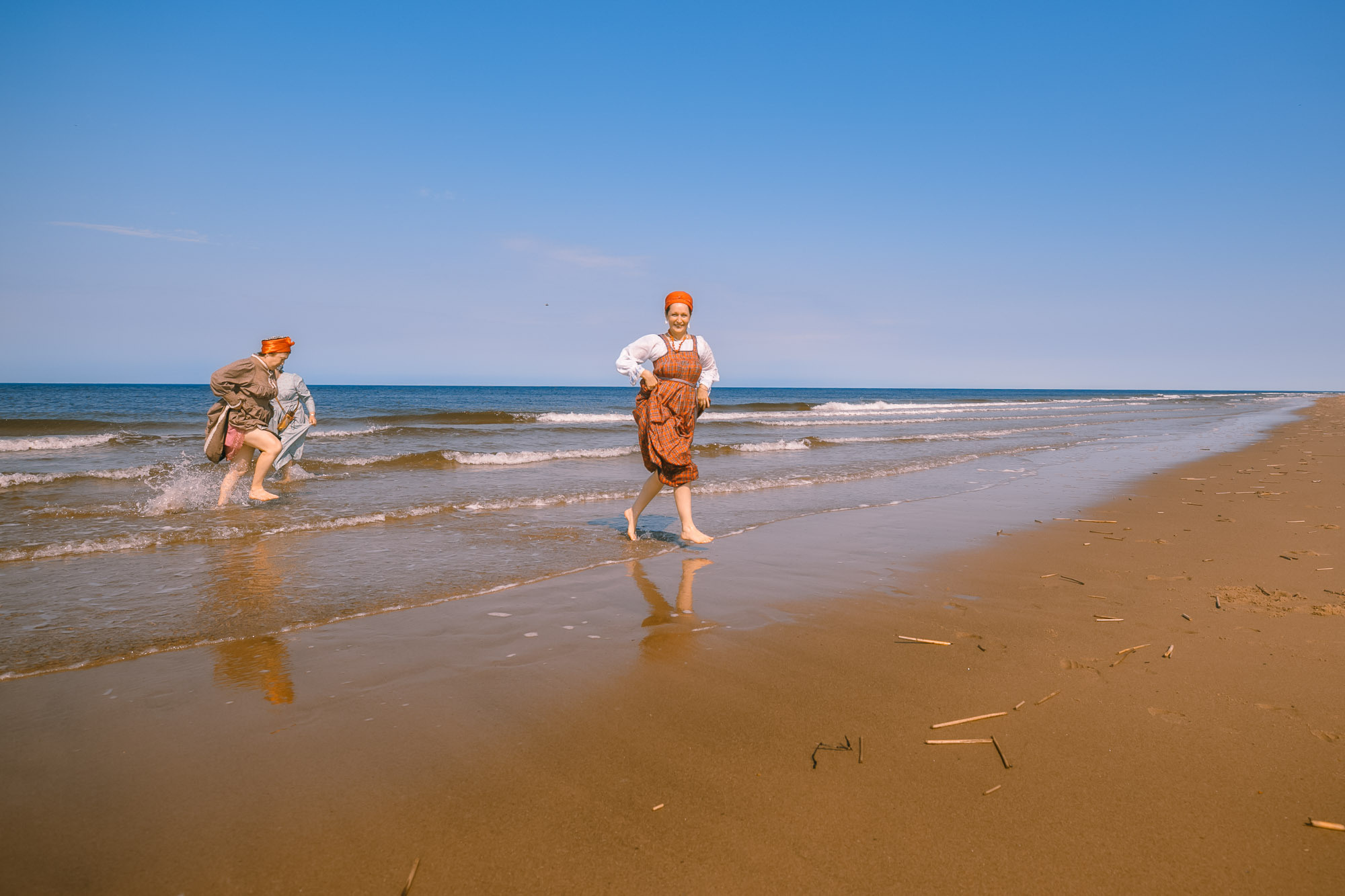 Жёнки по морю гуляли. Село Нёнокса. Фотограф — путешественник Светлана Романовская