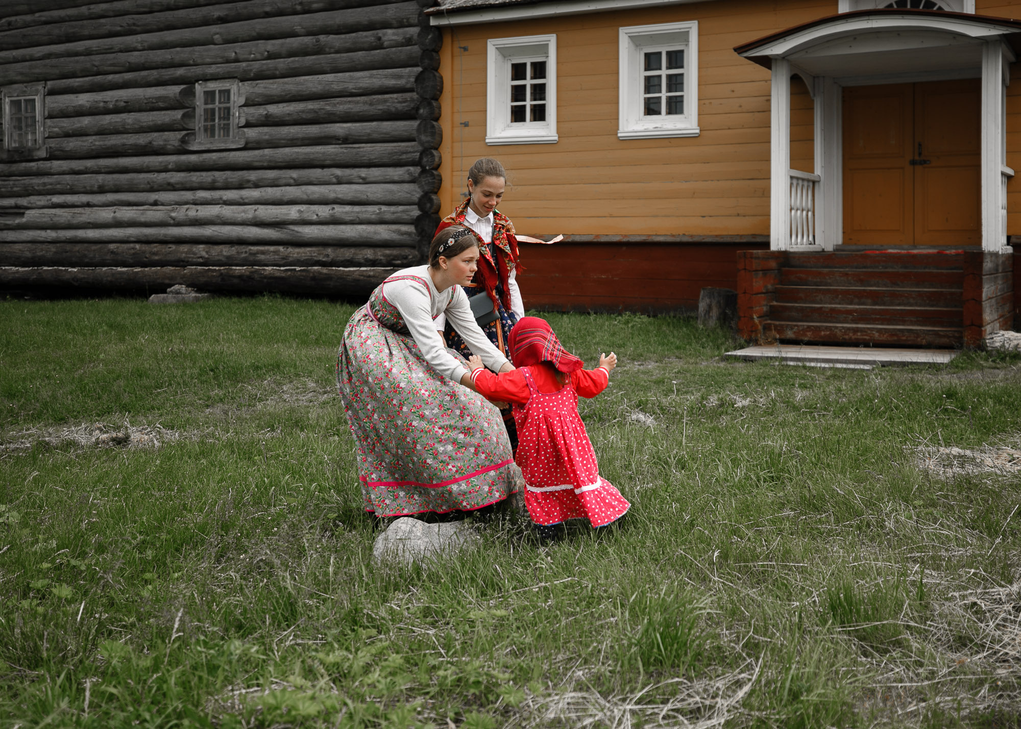 На златом крыльце сидели… с. Нёнокса. Фотограф — путешественник Светлана Романовская