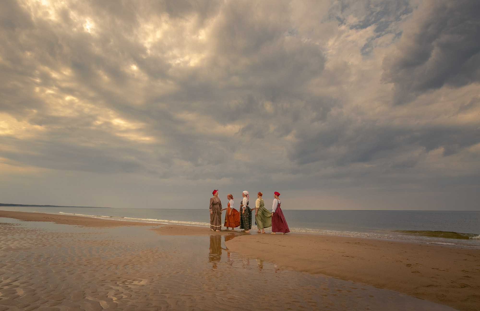 Жёнки по морю гуляли. Село Нёнокса. Фотограф — путешественник Светлана Романовская