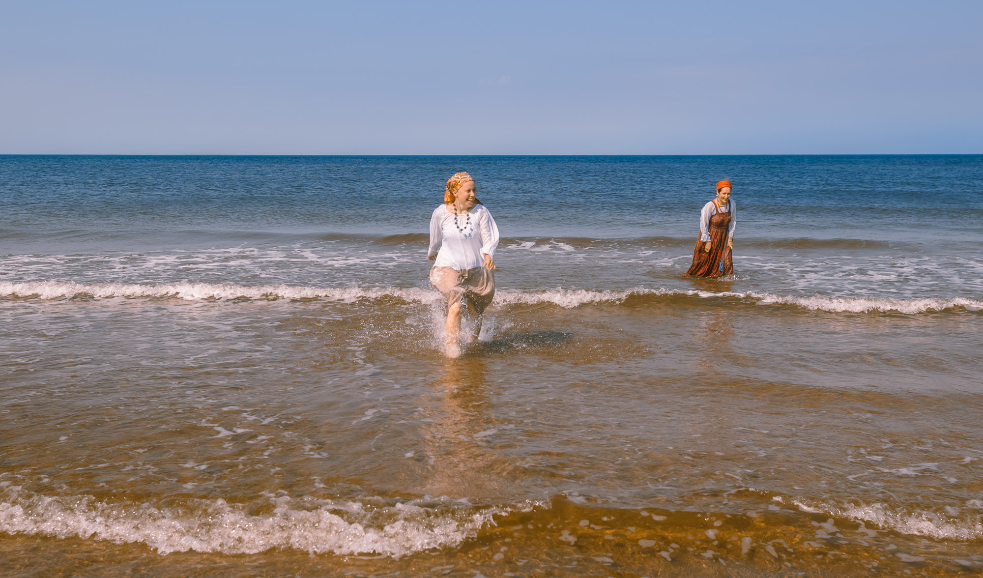 Жёнки по морю гуляли. Село Нёнокса. Фотограф — путешественник Светлана Романовская