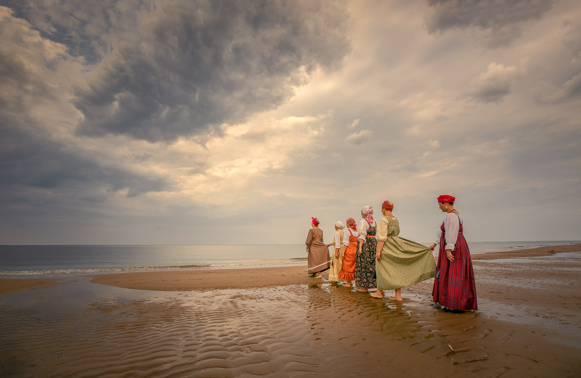 Жёнки по морю гуляли. Село Нёнокса. Фотограф — путешественник Светлана Романовская