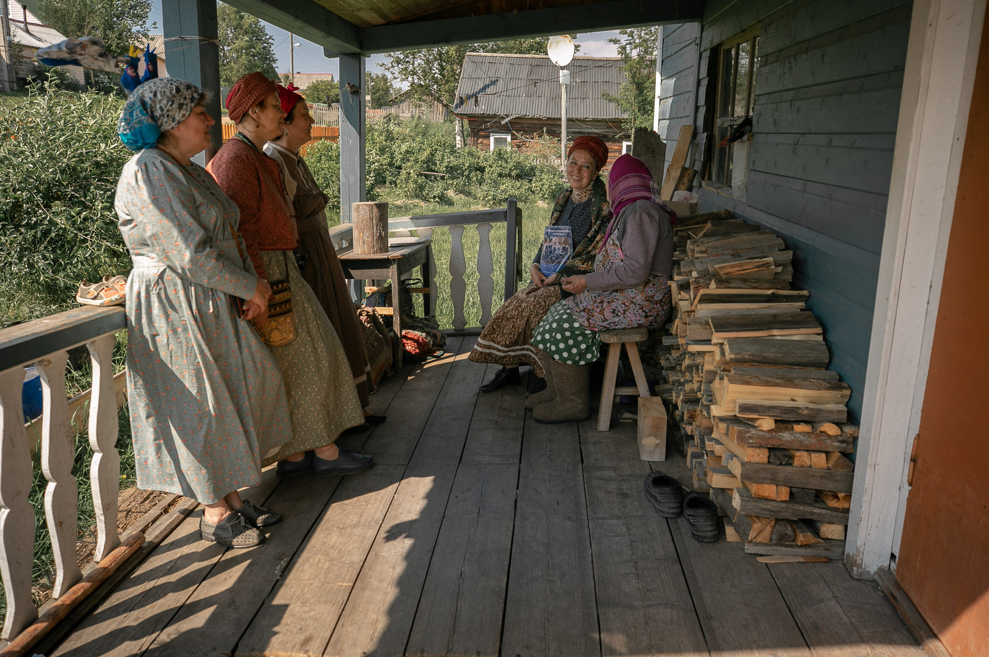 На златом крыльце сидели… с. Нёнокса. Фотограф — путешественник Светлана Романовская