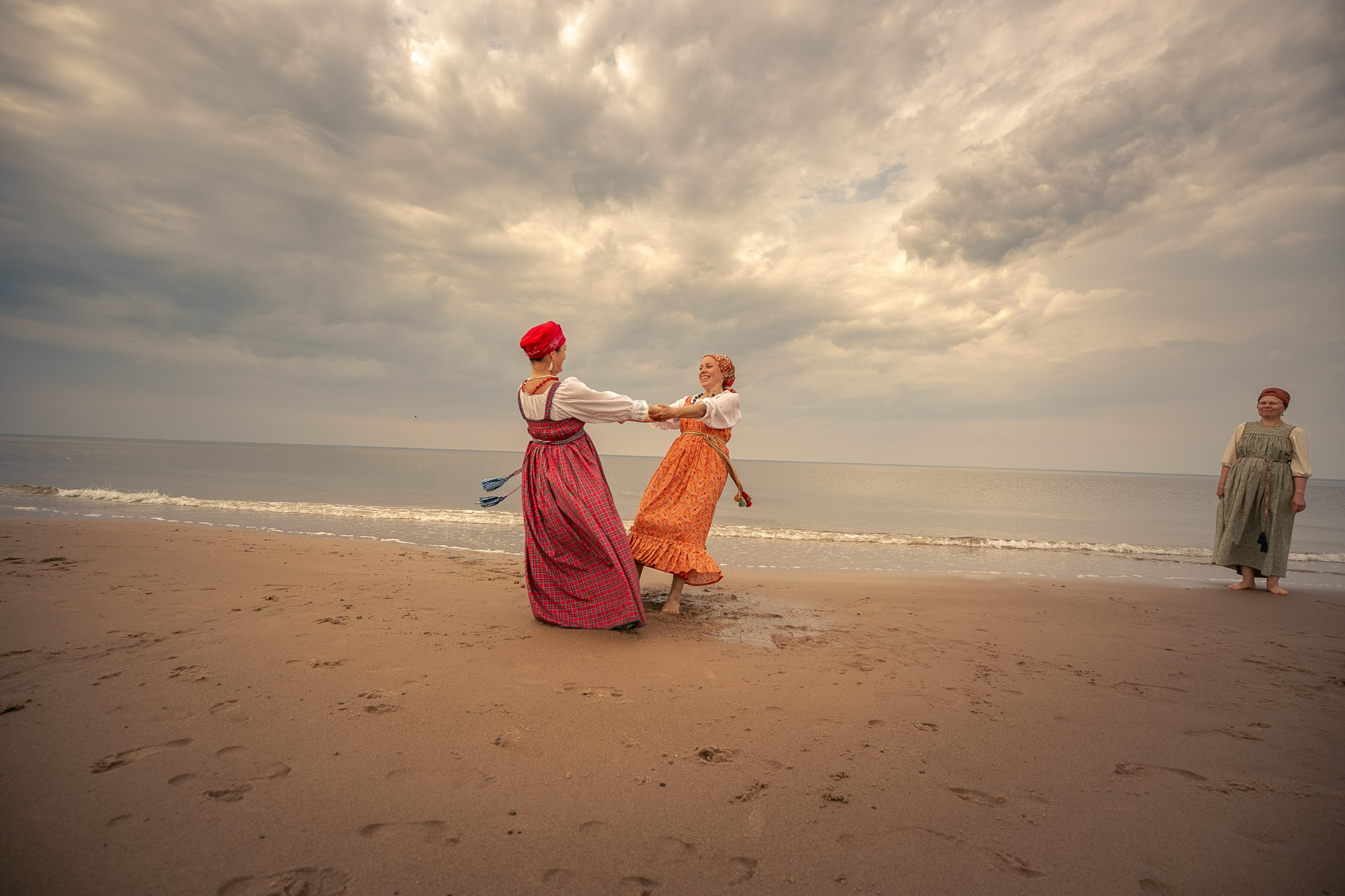 Жёнки по морю гуляли. Село Нёнокса. Фотограф — путешественник Светлана Романовская