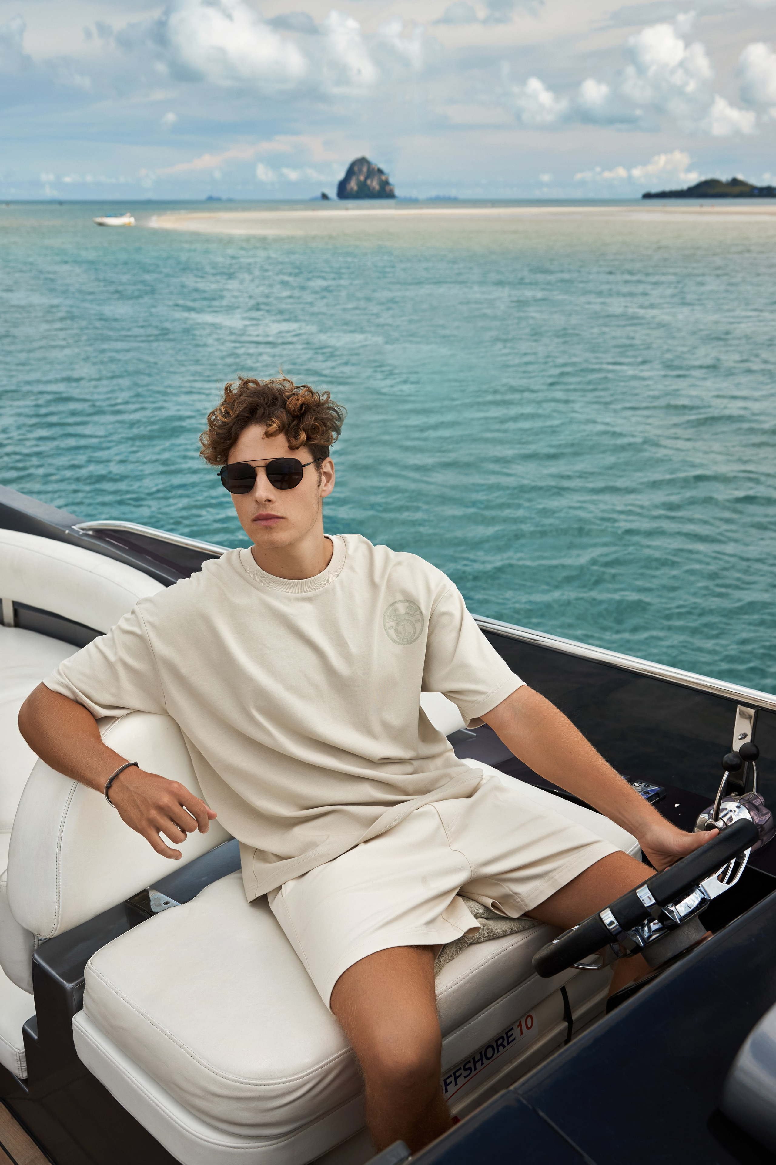 Брендовая фотосессия на катамаране у берегов Пхукета — роскошь, стиль и море. Фотограф на Пхукете в Таиланде