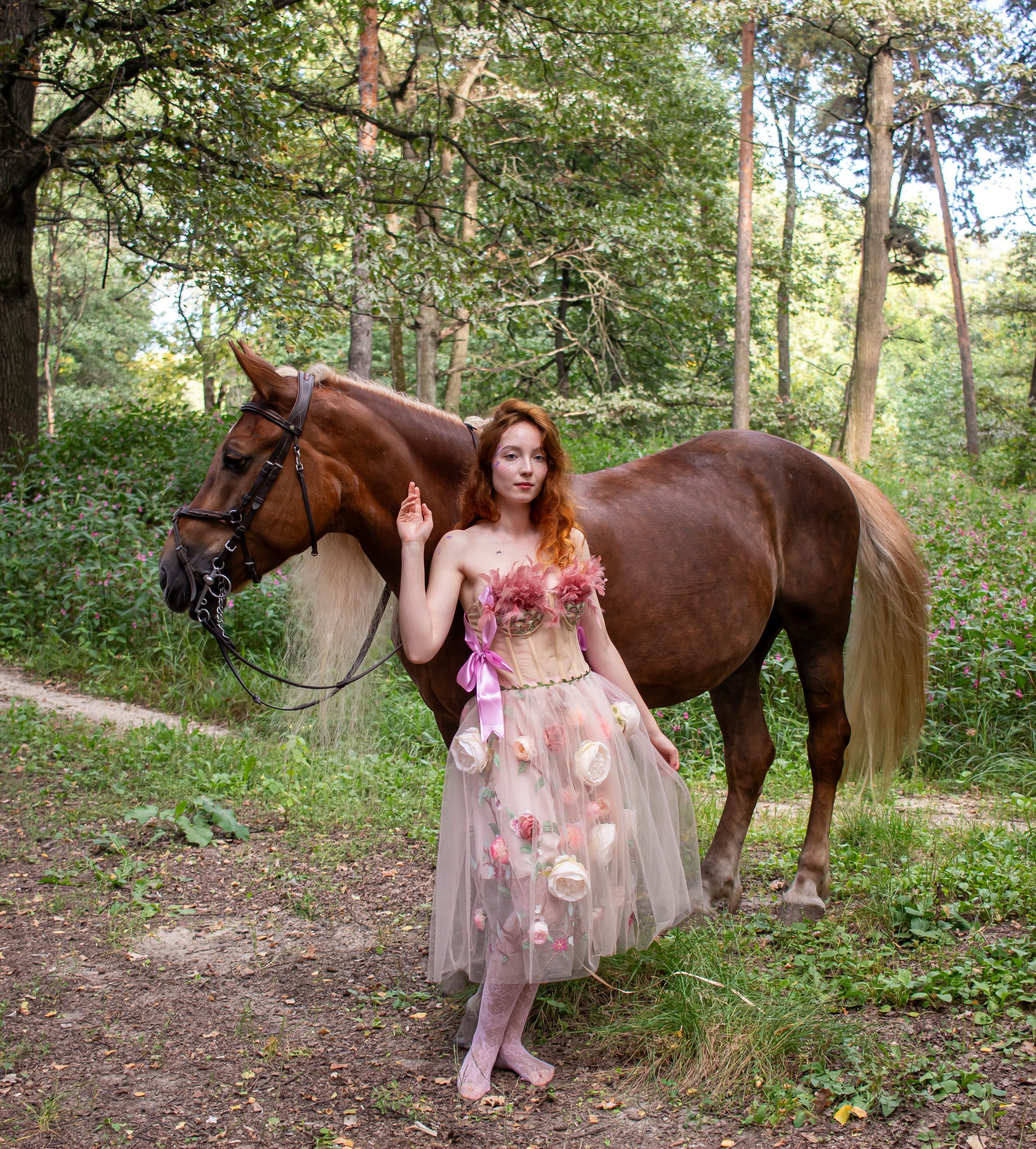 Девушка с ирландским пони в лесу — фотосессия с лошадью, фотограф Карасёва Елена