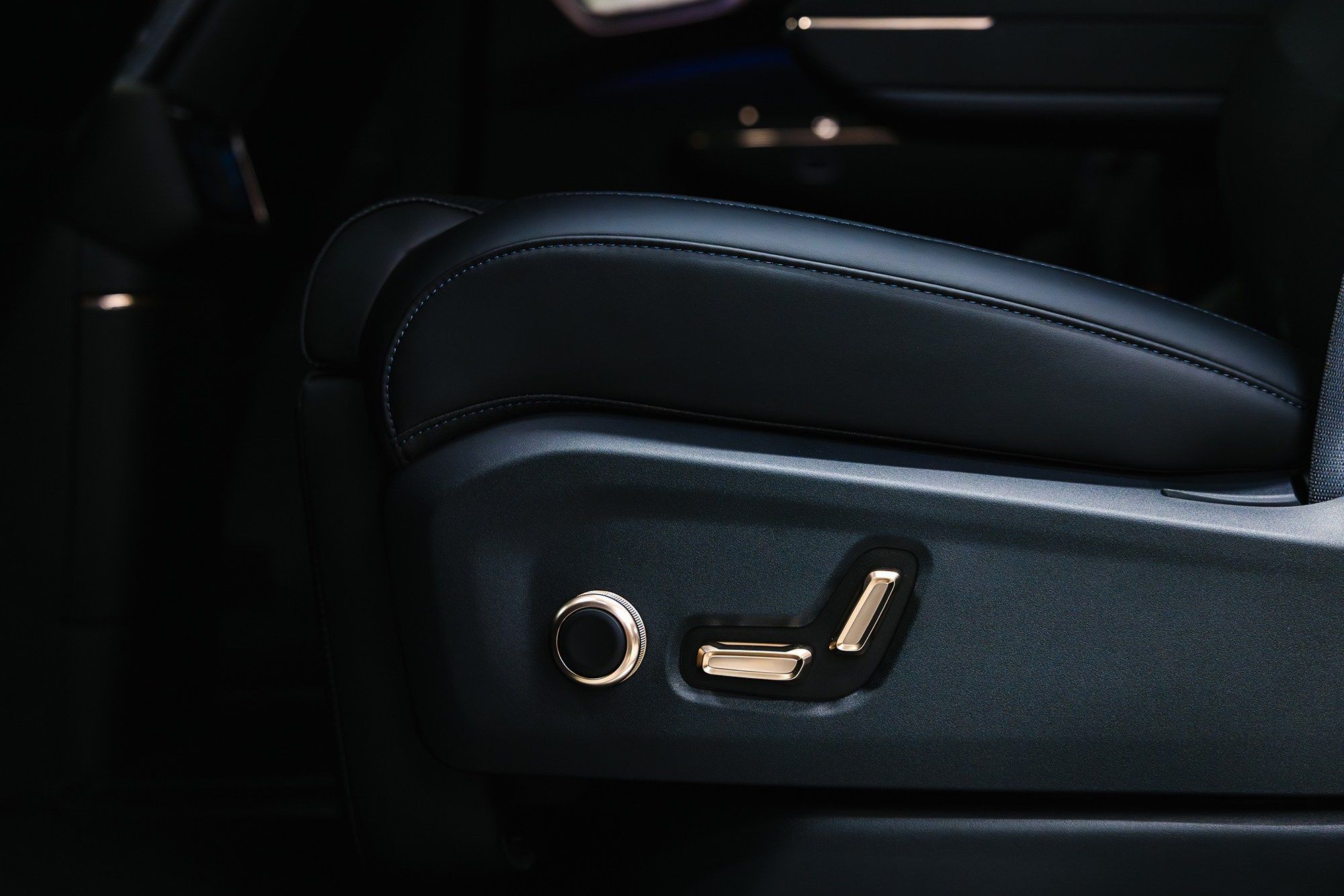 Lynk & Co 900 Ultra 2,0hyb 4WD AT (734 л. с.). Автосалон «Х-Авто»