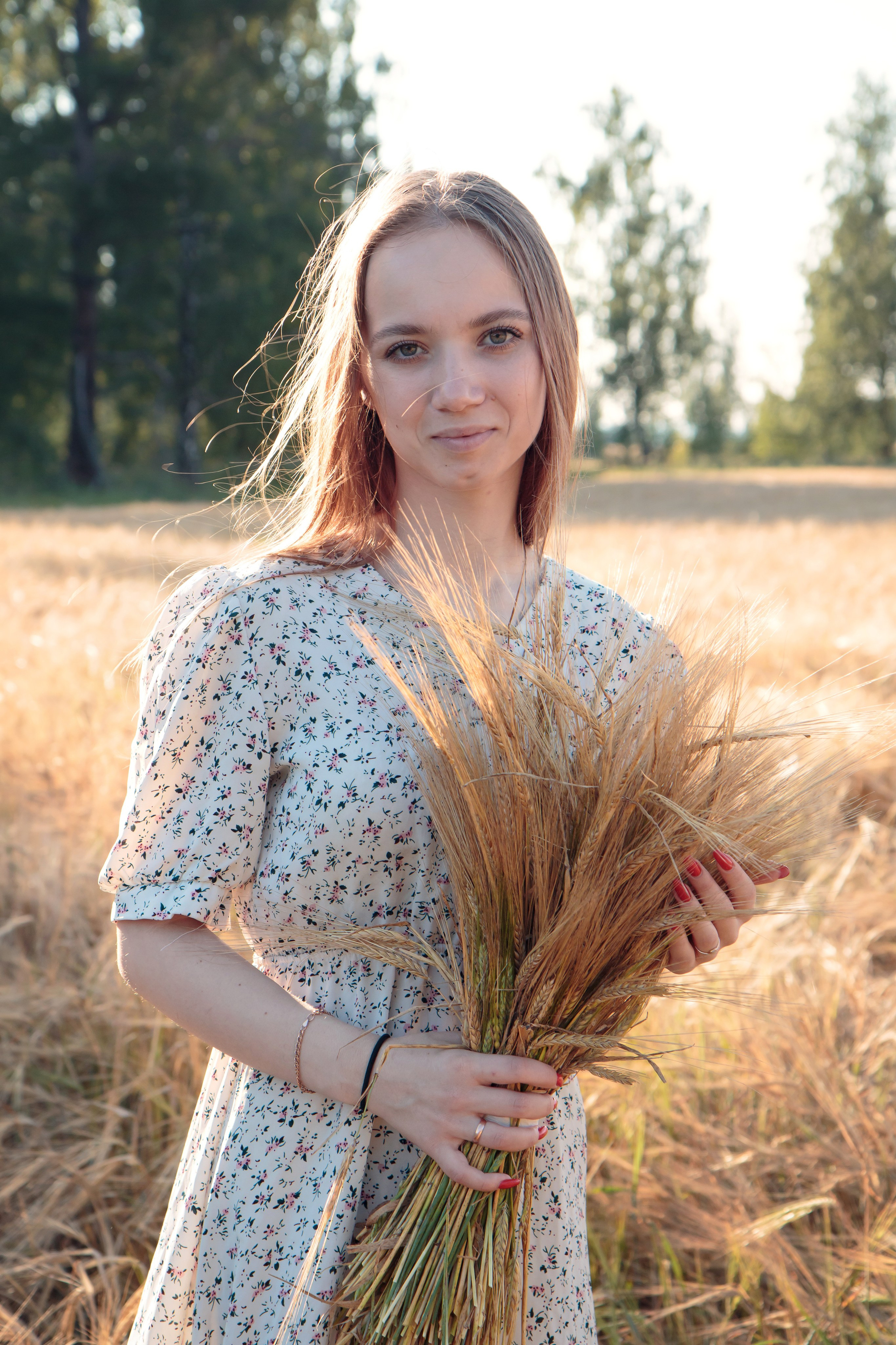 Фотосессия в поле. Фотограф в Шелехове, лучшие выпускные альбомы в Шелехове