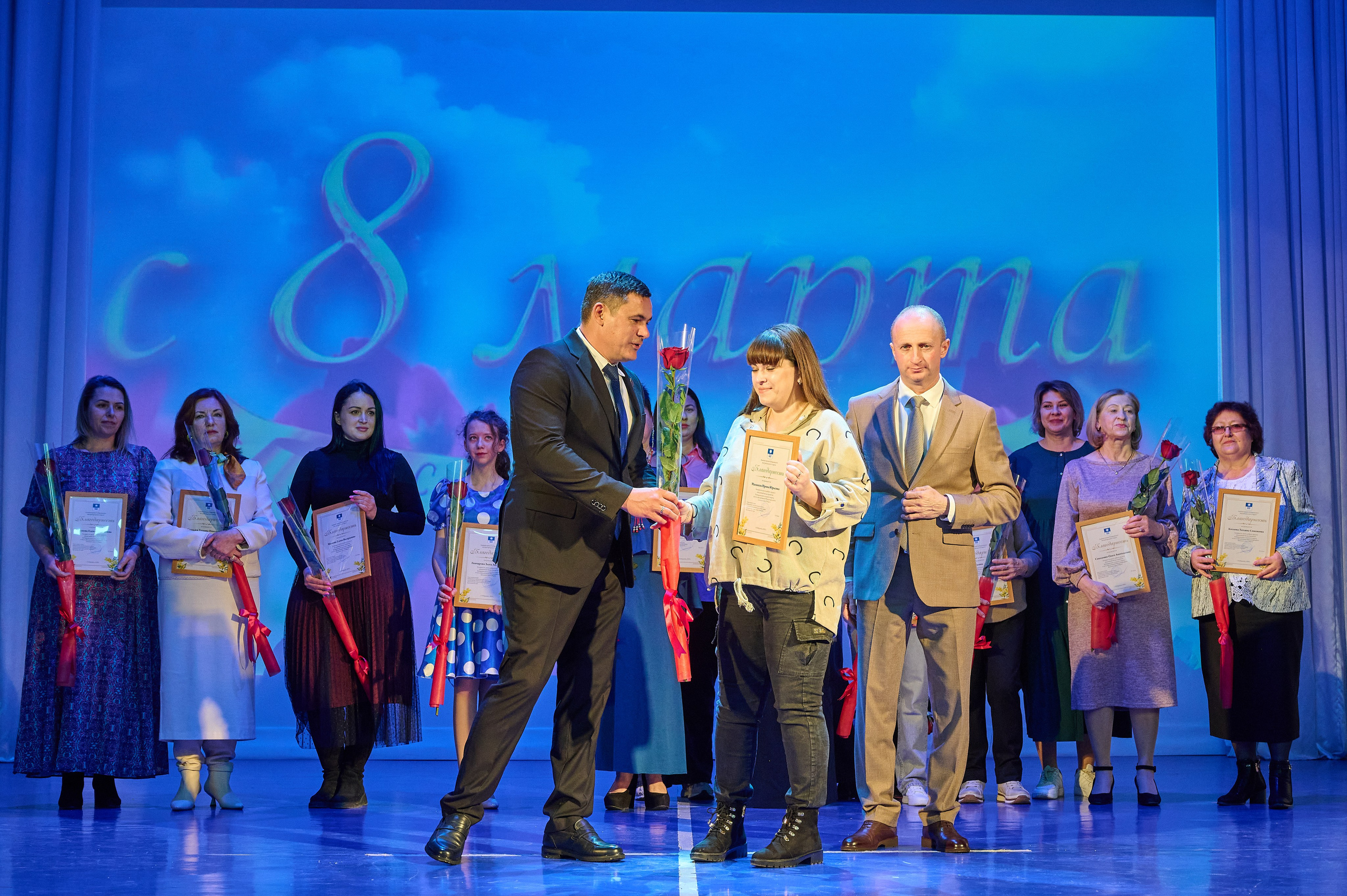 8 марта Марьина роща. Жизнь курорта Кабардинка в фотографиях