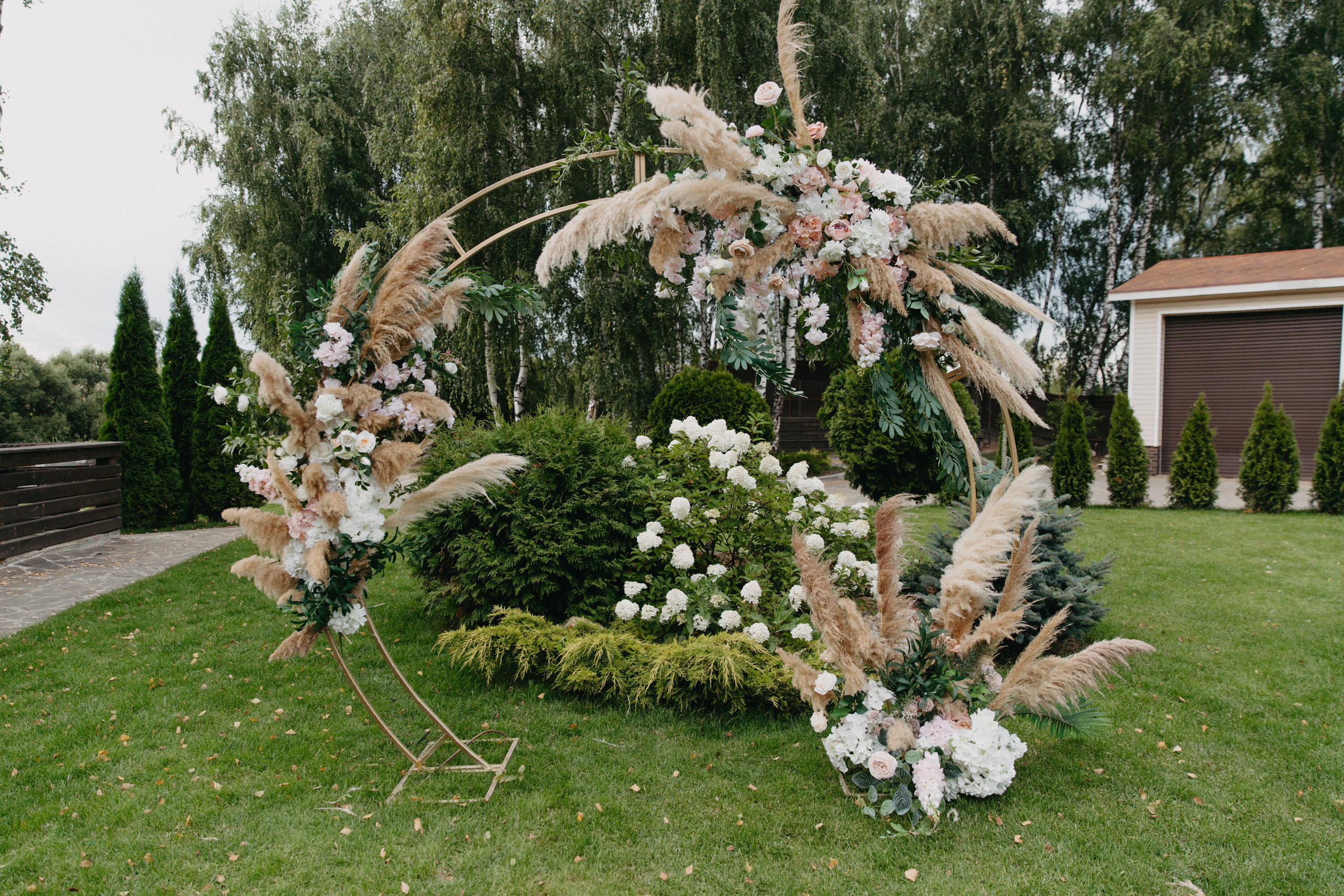 Территория для проведения церемонии выездной регистрации брака. Банкетный комплекс и свадебное агенство "Александр Грин"