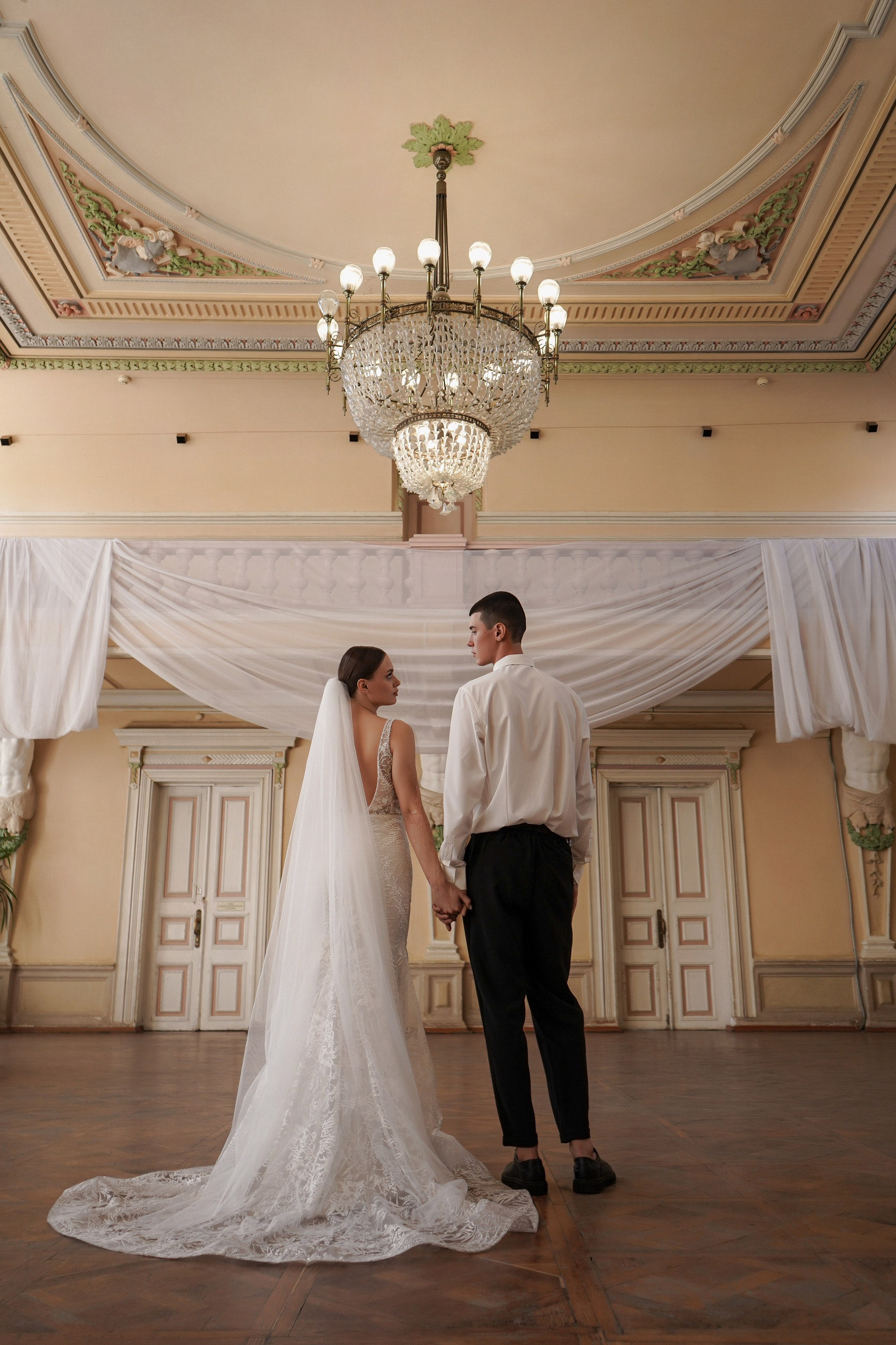 Фотограф и видеограф на свадьбу в Ростове-на-Дону 2026. Профессиональная работа, качественный результат. Свадебный фотограф в Ростове-на-Дону. Таинство Крещения и Венчания, семейные фотосессии. Алёна Чёботова