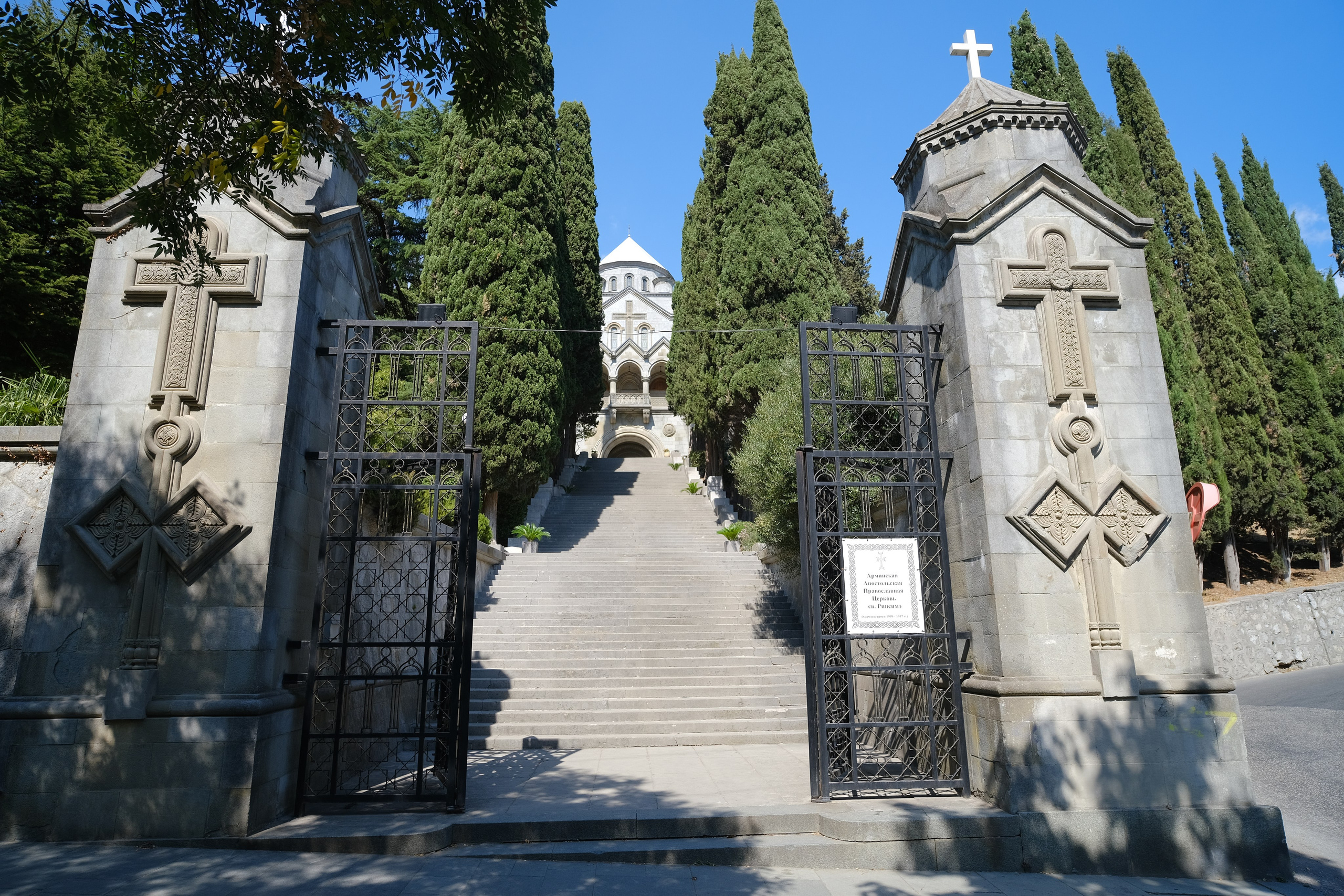 Локации для фотосессии в Ялте. Профессиональная фотосъемка в Крыму. Натуральные эмоции и живые кадры. Забронируйте дату прямо сейчас!