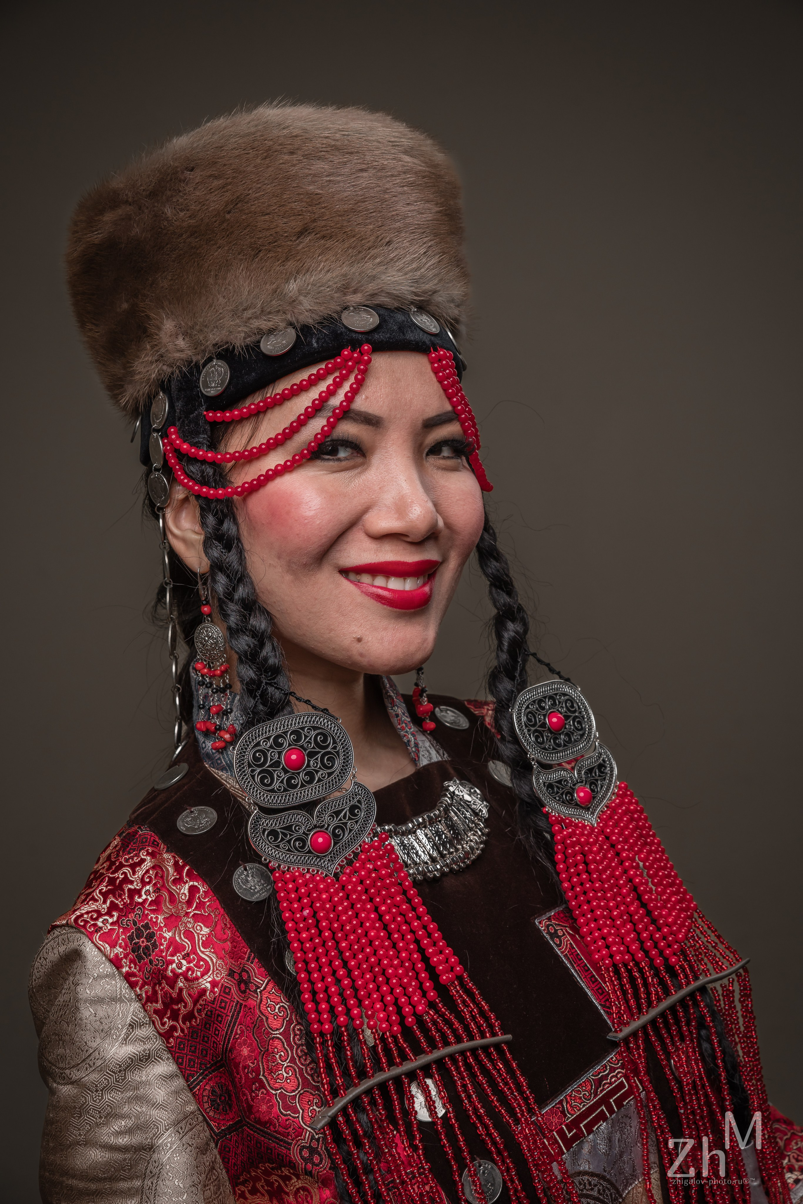 Съёмка в бурятских национальных костюмах. Семейный и свадебный фотограф в Иркутске Максим Жигалов