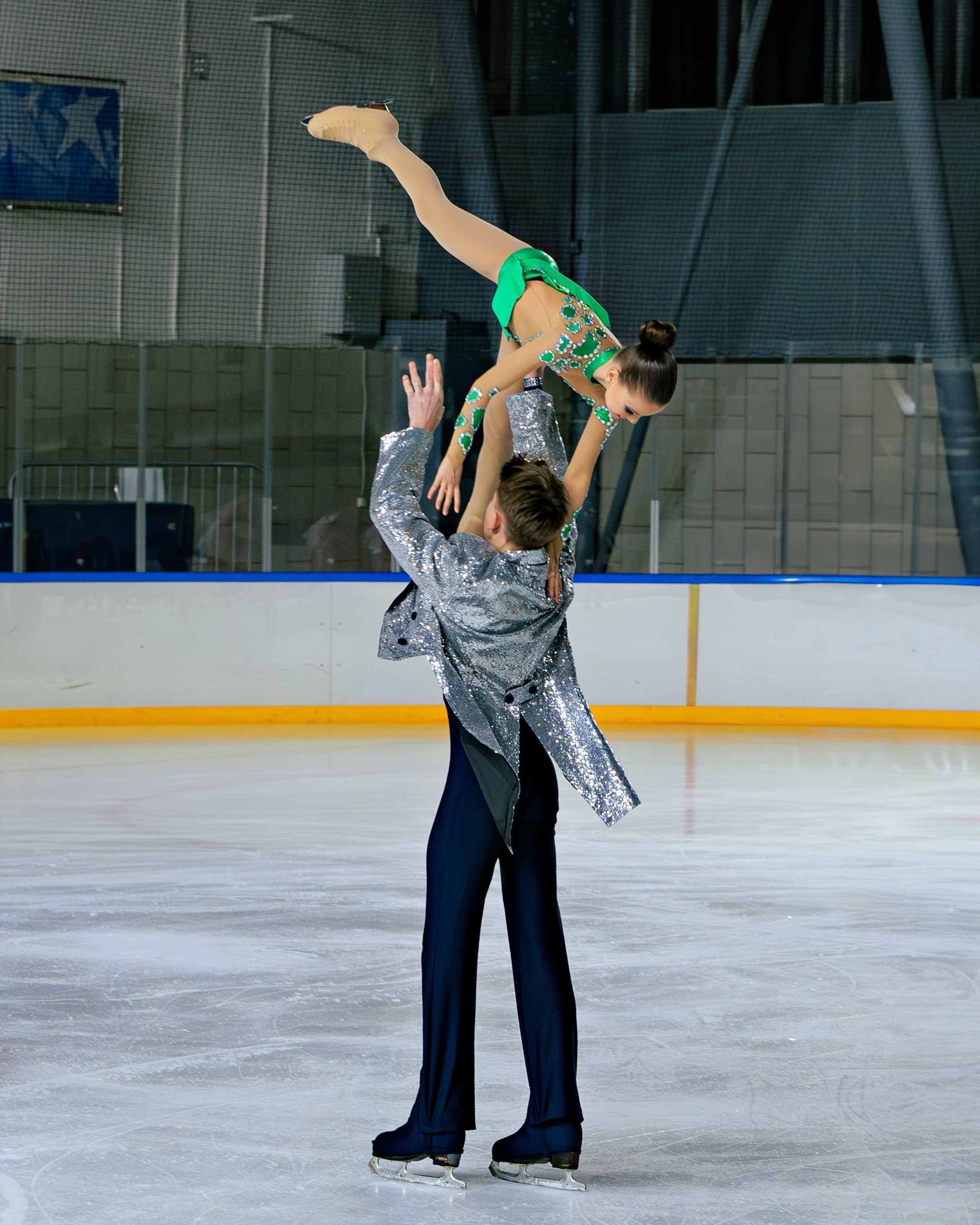 Детский театр на льду «АЛЕКО». Выпускные альбомы и школьный фотограф в Подольске, Троицке, Щербинке, Москве и Московской области