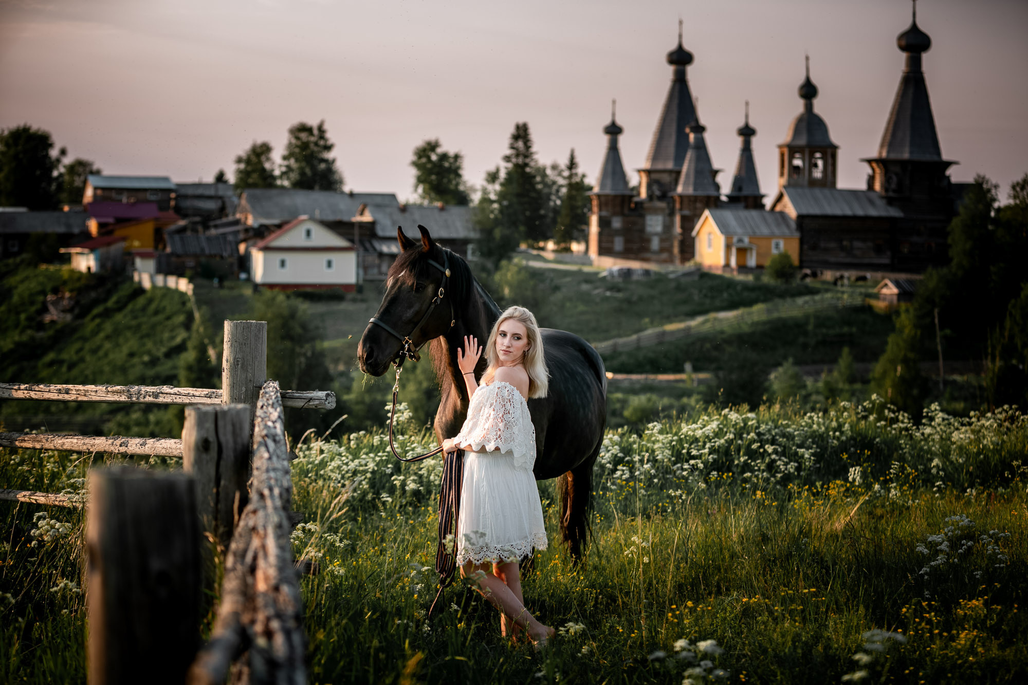 Конная фотосессия с Валерией. Летний закат. Село Нёнокса. Фотограф — путешественник Светлана Романовская